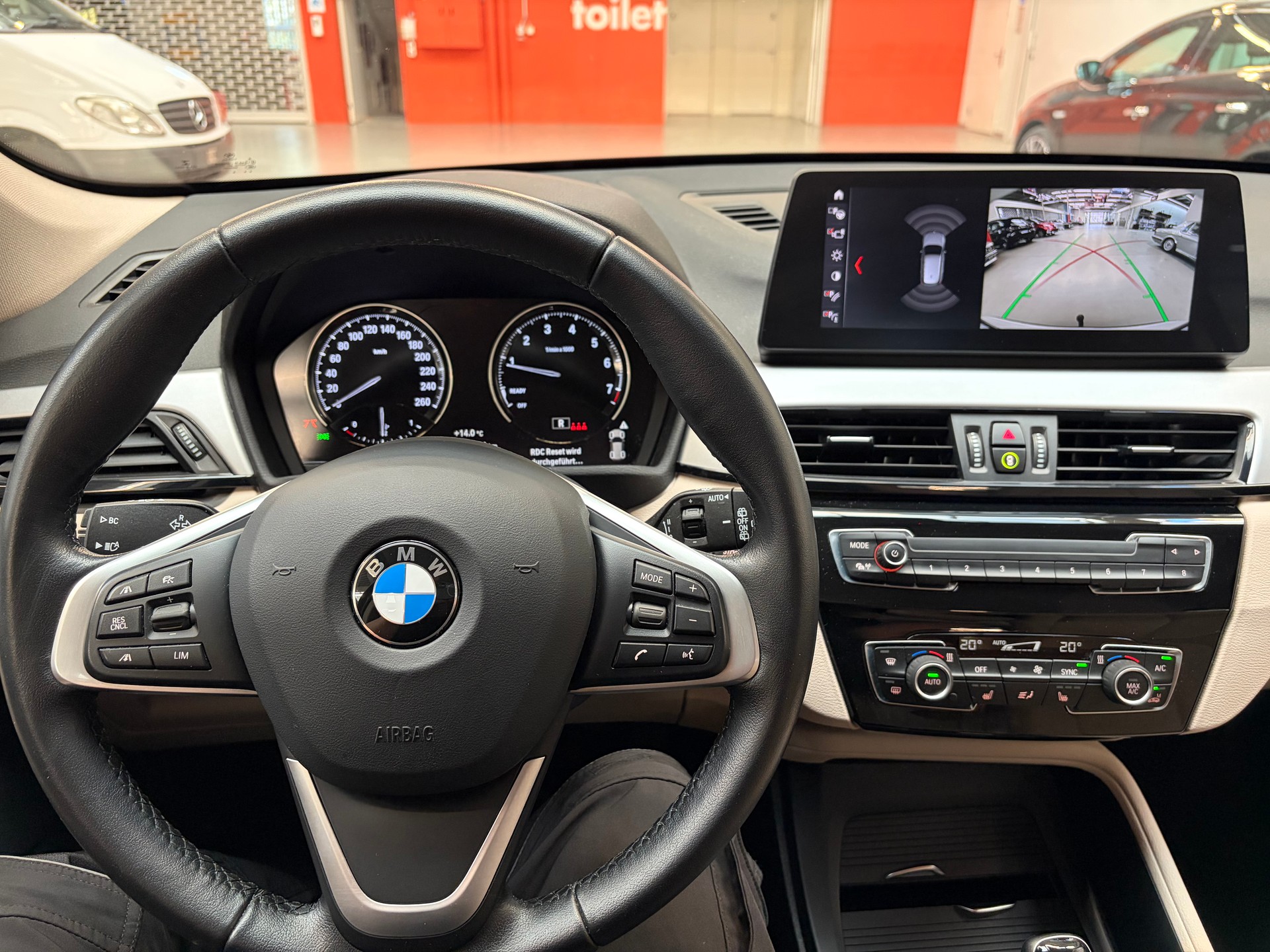 BMW X1 xDrive 20i Steptronic-image-12