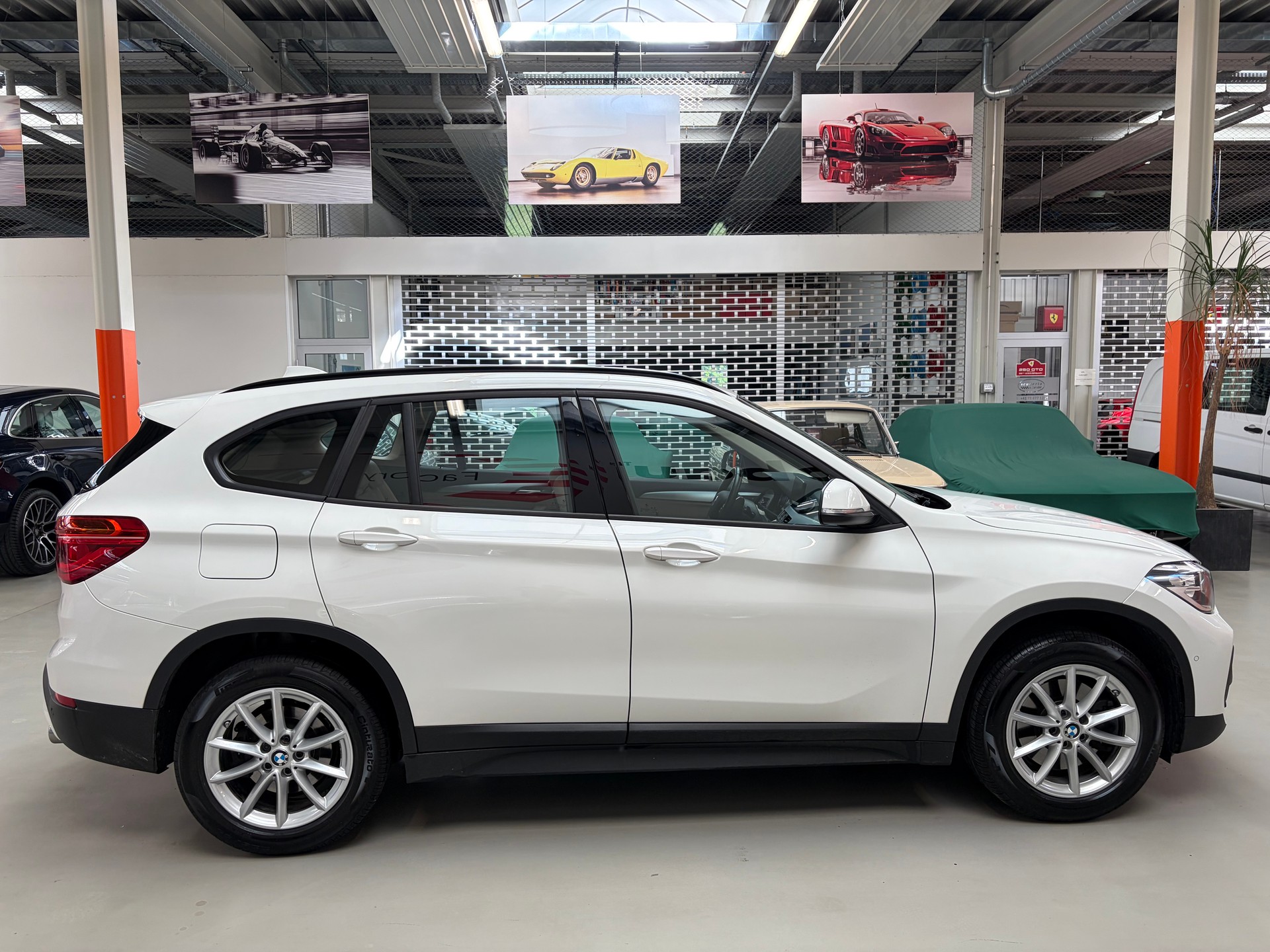 BMW X1 xDrive 20i Steptronic-image-5