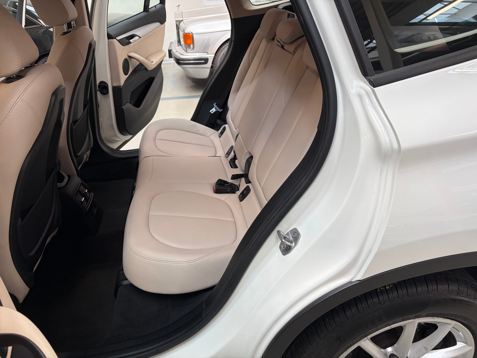 BMW X1 xDrive 20i Steptronic-image-9