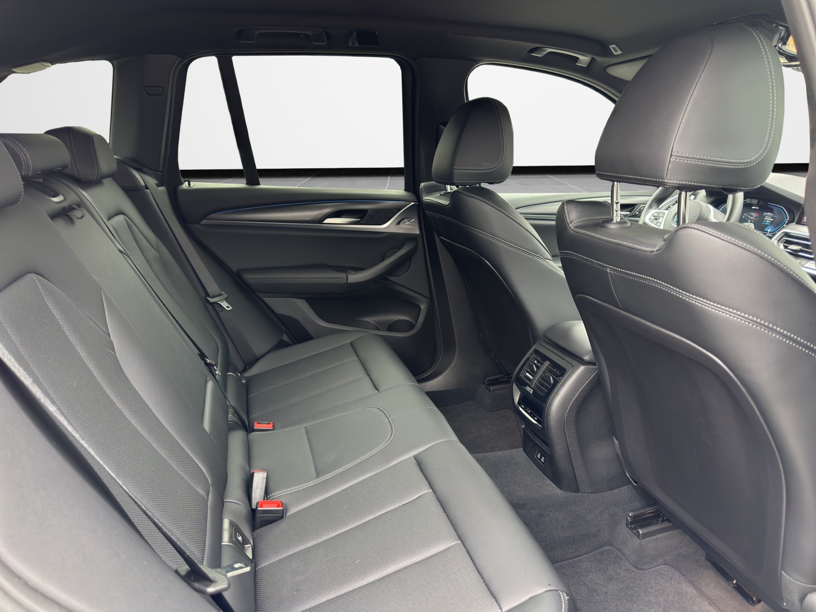 BMW X3 30e xDrive M Sport *CH-Wagen*-image-13