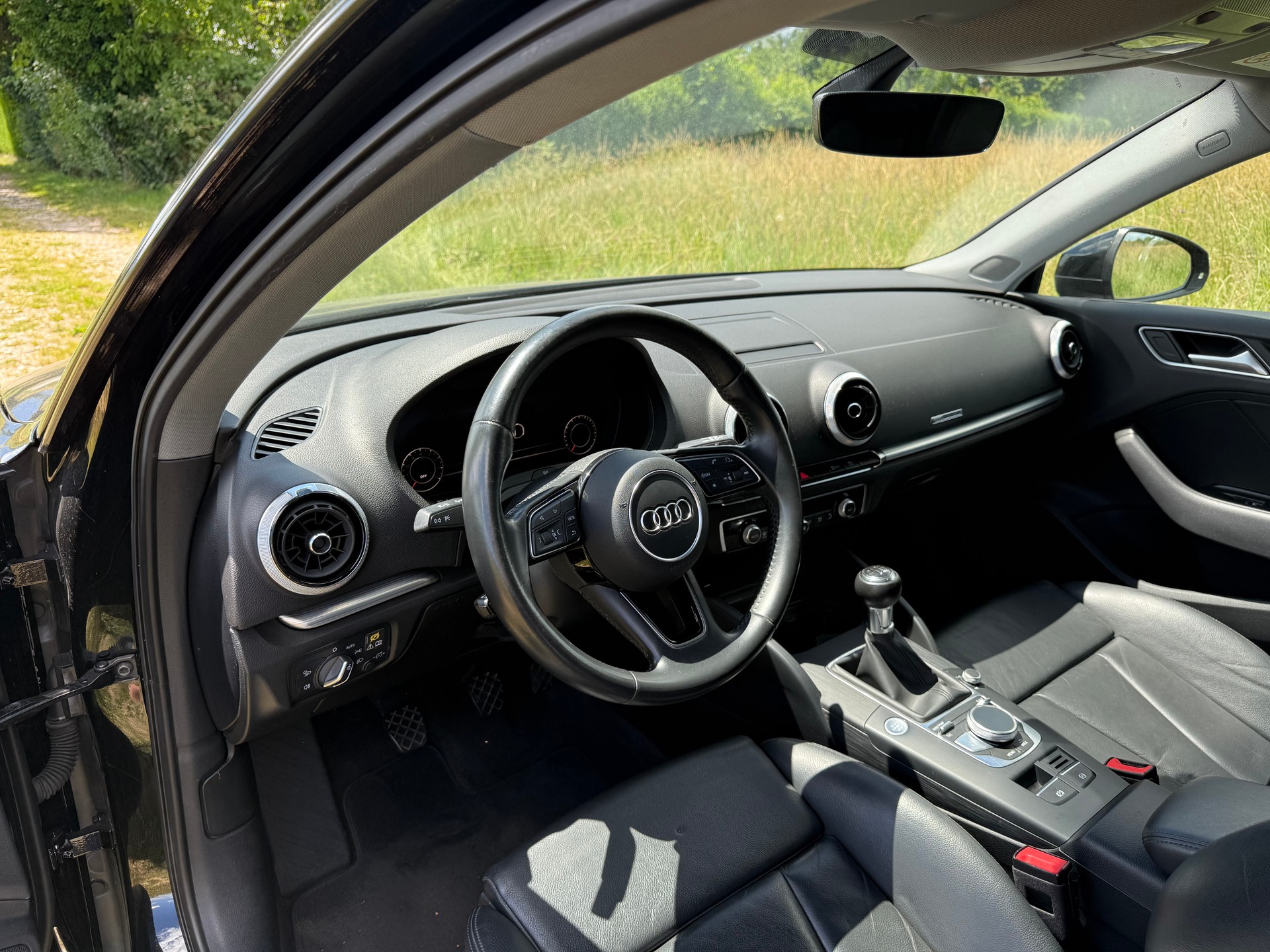 AUDI A3 Sportback 1.0 TFSI Sport-image-8