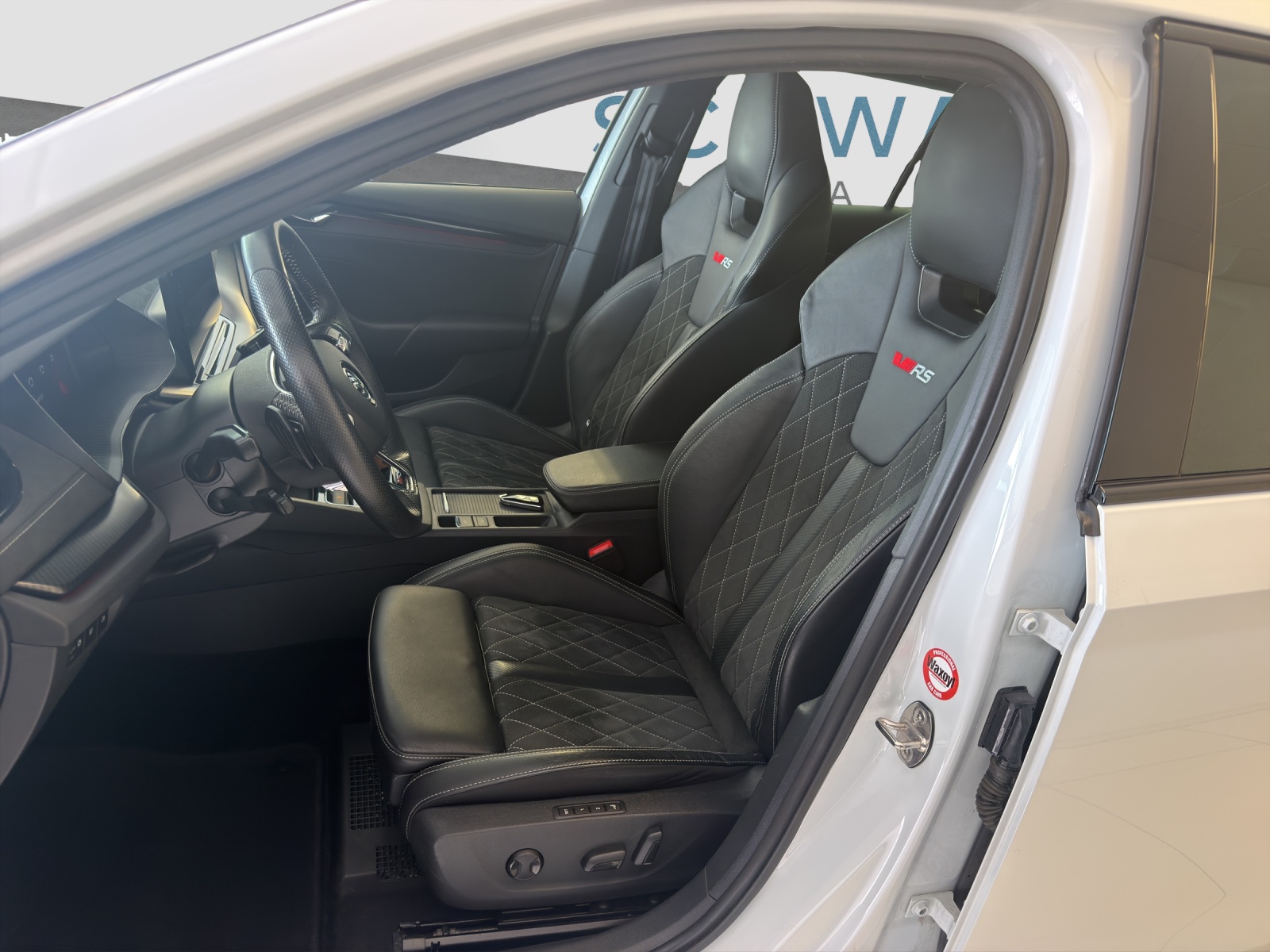 SKODA OCTAVIA 1.4 TSI PHEV 245 RS-image-8