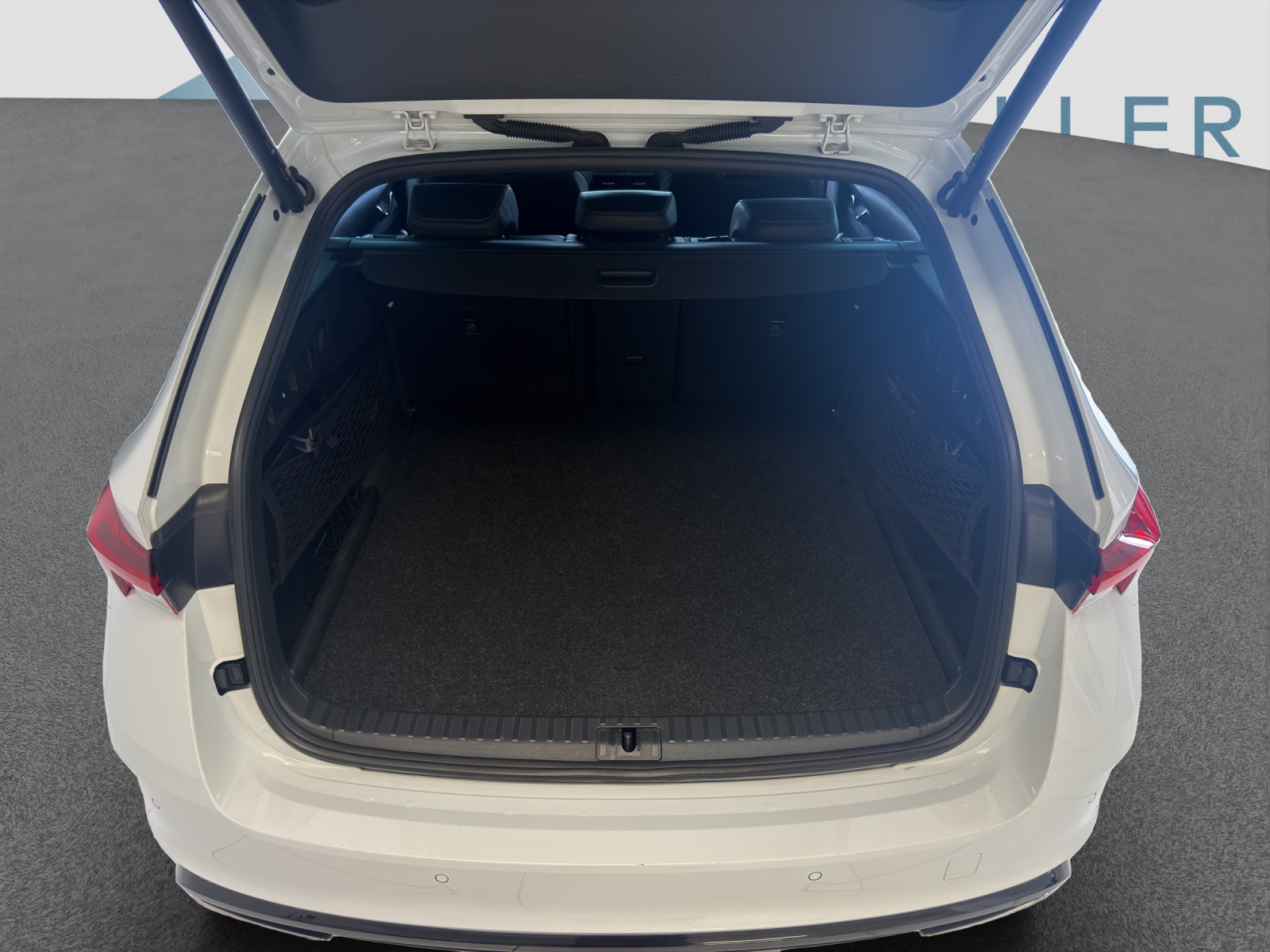 SKODA OCTAVIA 1.4 TSI PHEV 245 RS-image-6