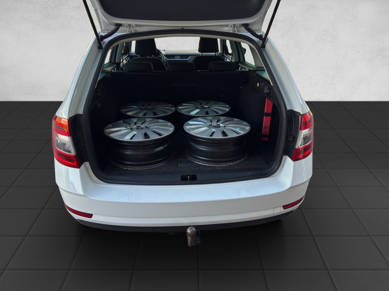 SKODA Octavia Combi 1.4 TSI Ambition DSG-image-16