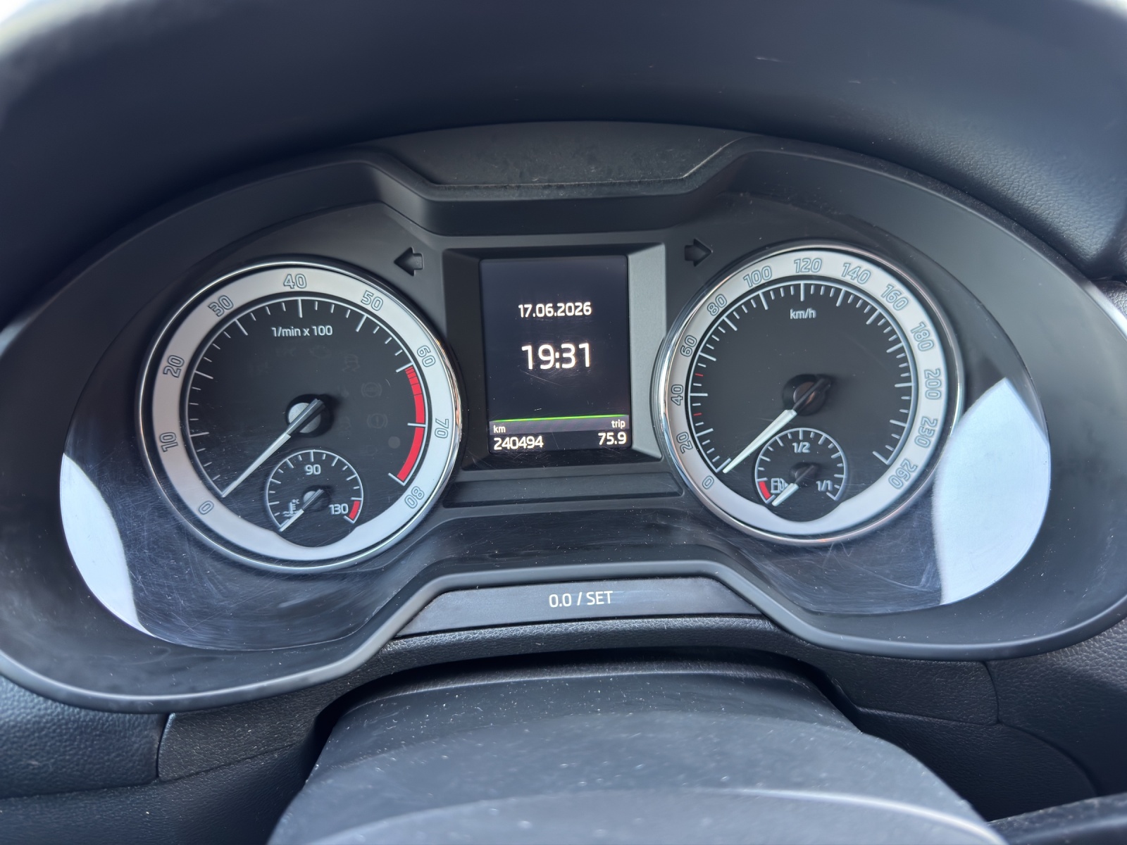 SKODA Octavia Combi 1.4 TSI Ambition DSG-image-11