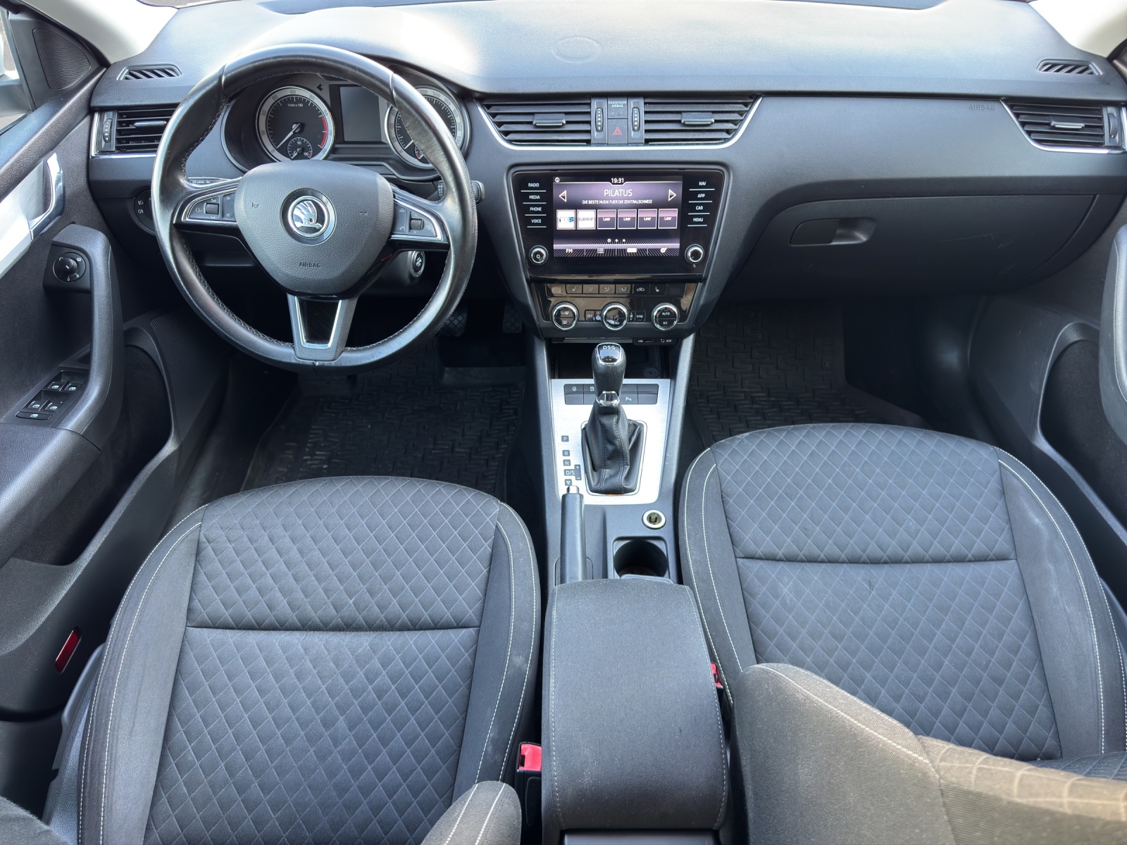 SKODA Octavia Combi 1.4 TSI Ambition DSG-image-12