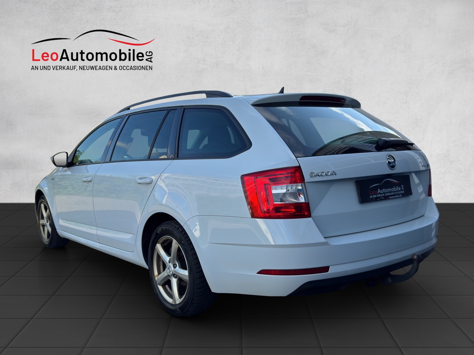 SKODA Octavia Combi 1.4 TSI Ambition DSG-image-2