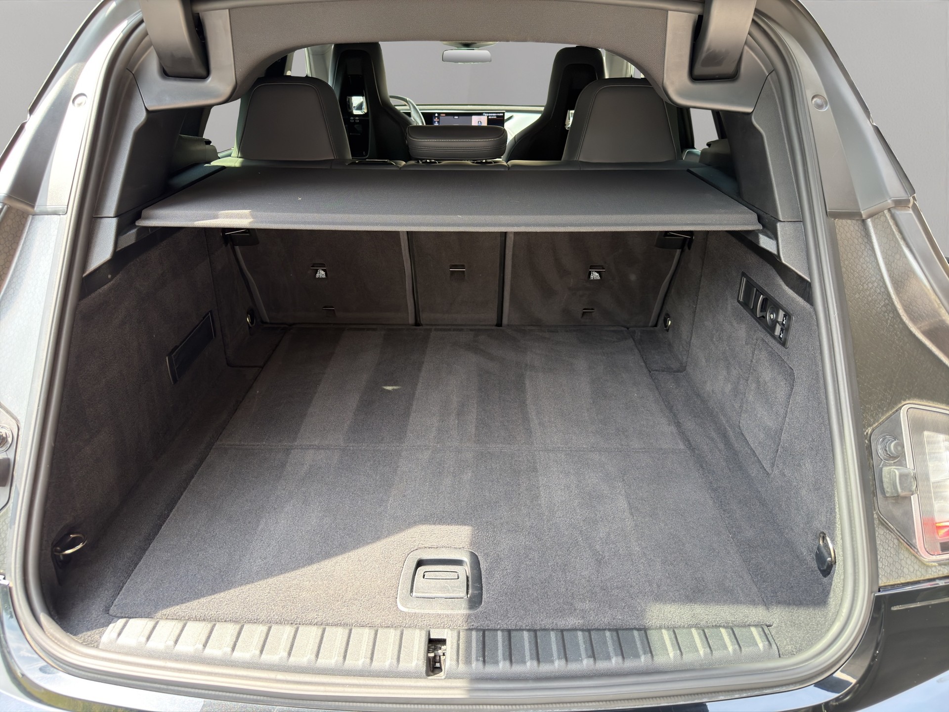 BMW iX xDrive40-image-19
