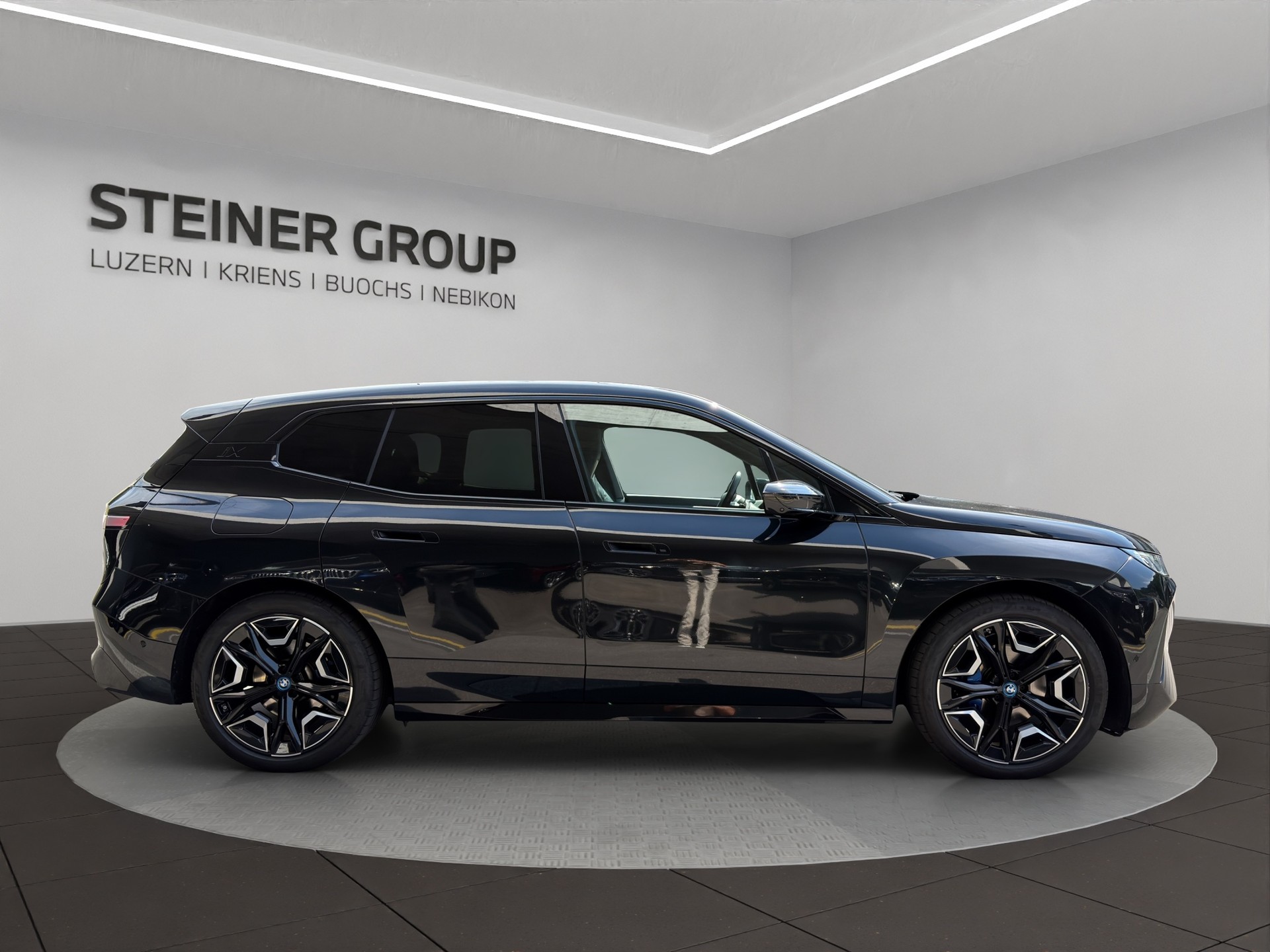BMW iX xDrive40-image-4