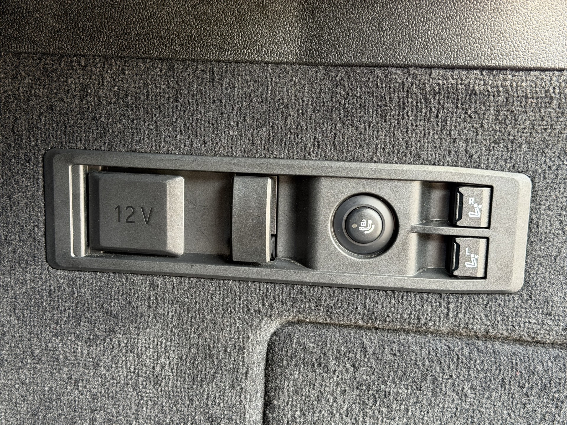 BMW iX xDrive40-image-23