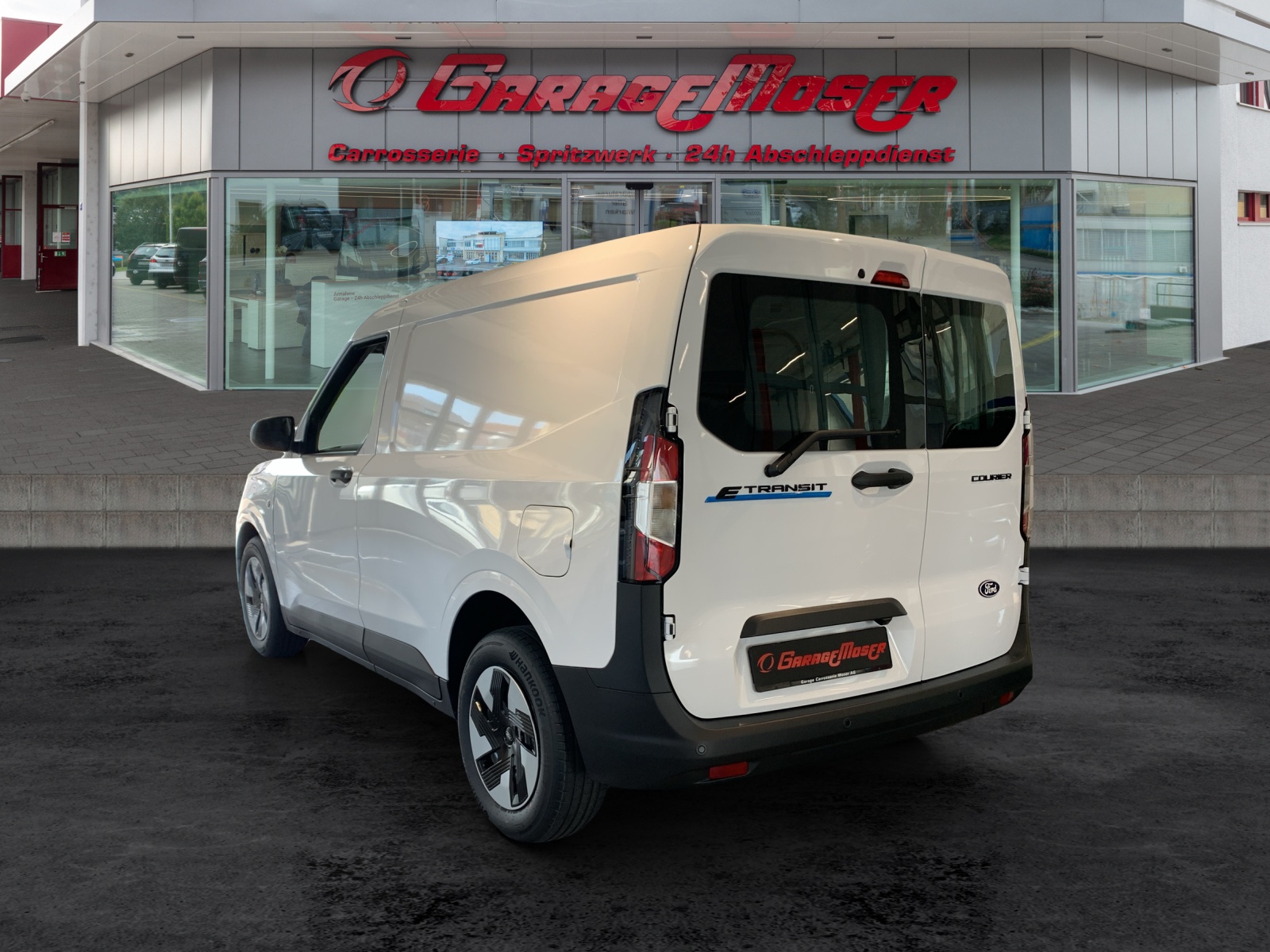 FORD E-Transit Courier Van Trend-image-3