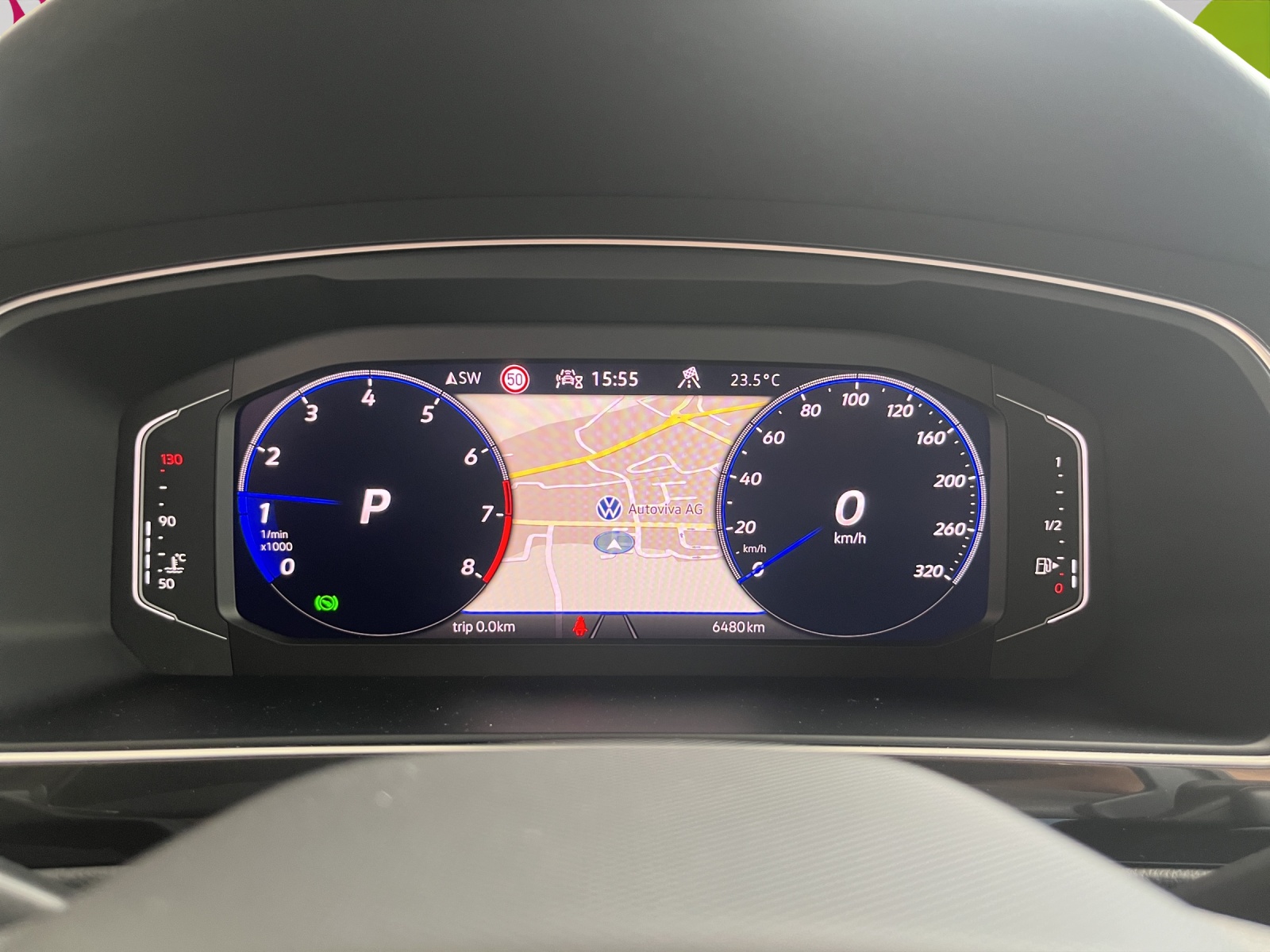 VW Tiguan 2.0TSI R 4Motion DSG-image-6