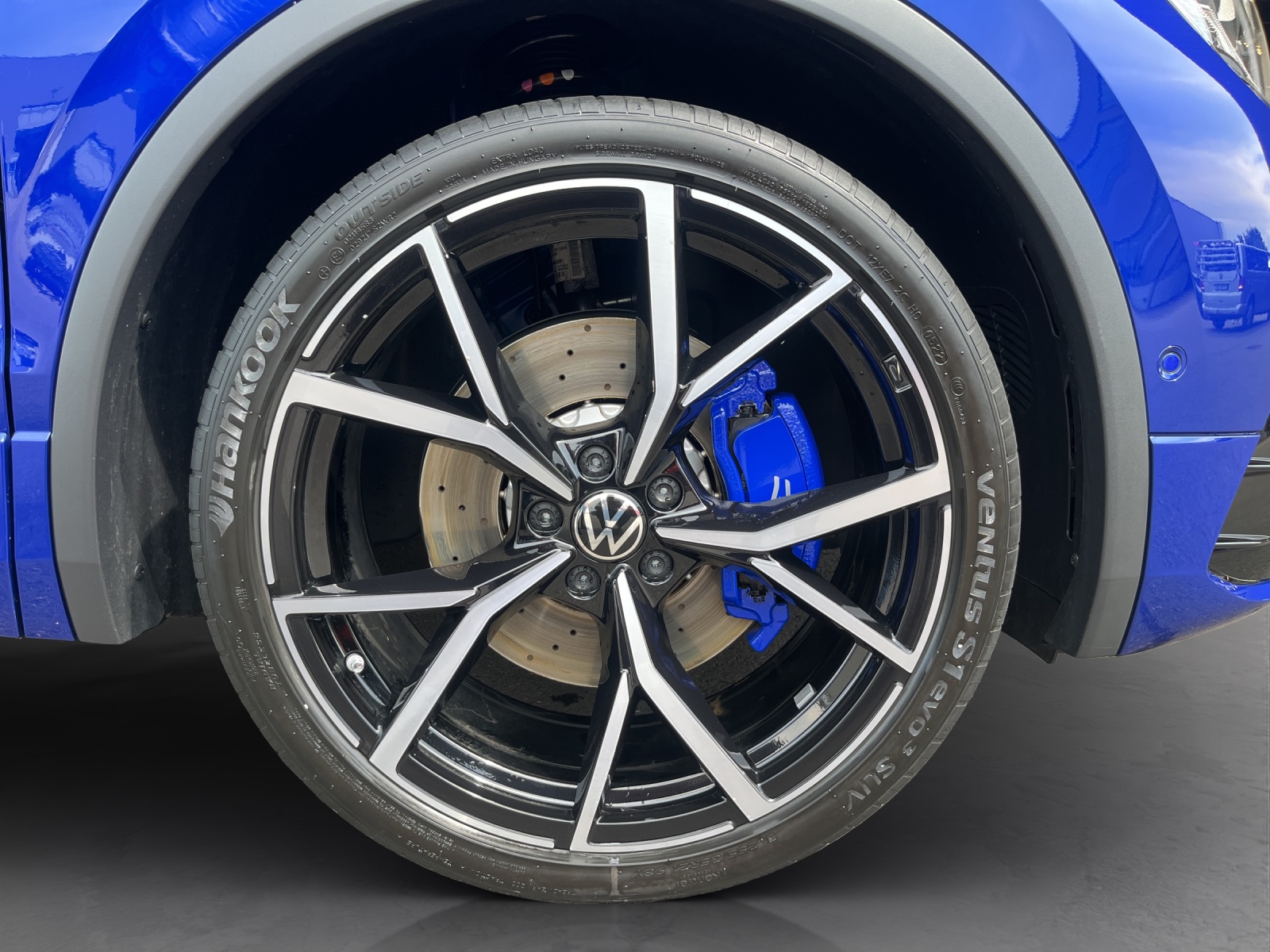 VW Tiguan 2.0TSI R 4Motion DSG-image-11