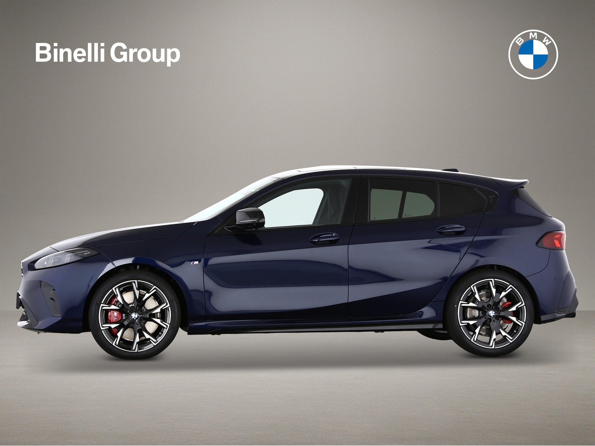 BMW M135i xDrive-showroom-element-2