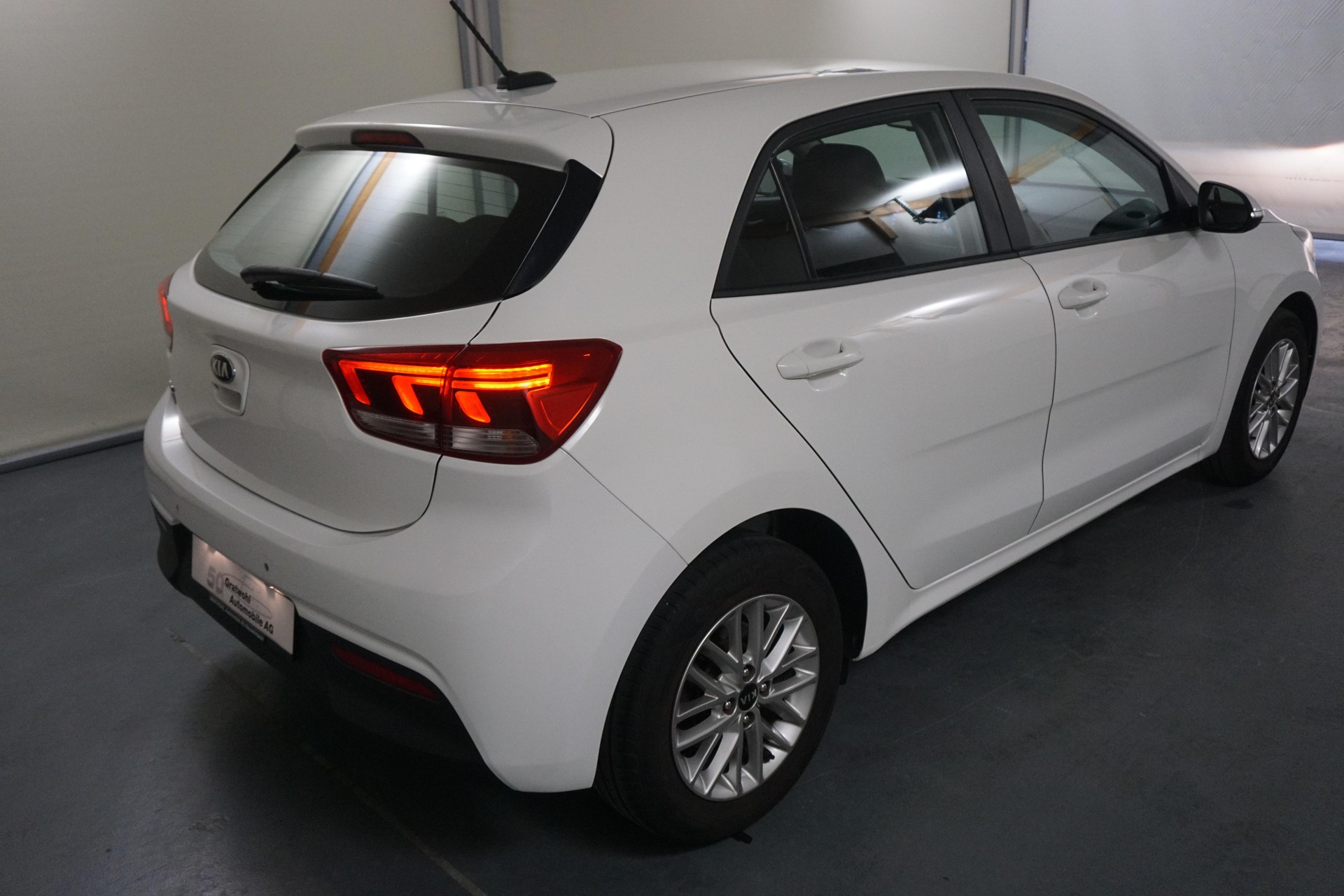 KIA Rio 1.4 CVVT Swiss City Line-image-4