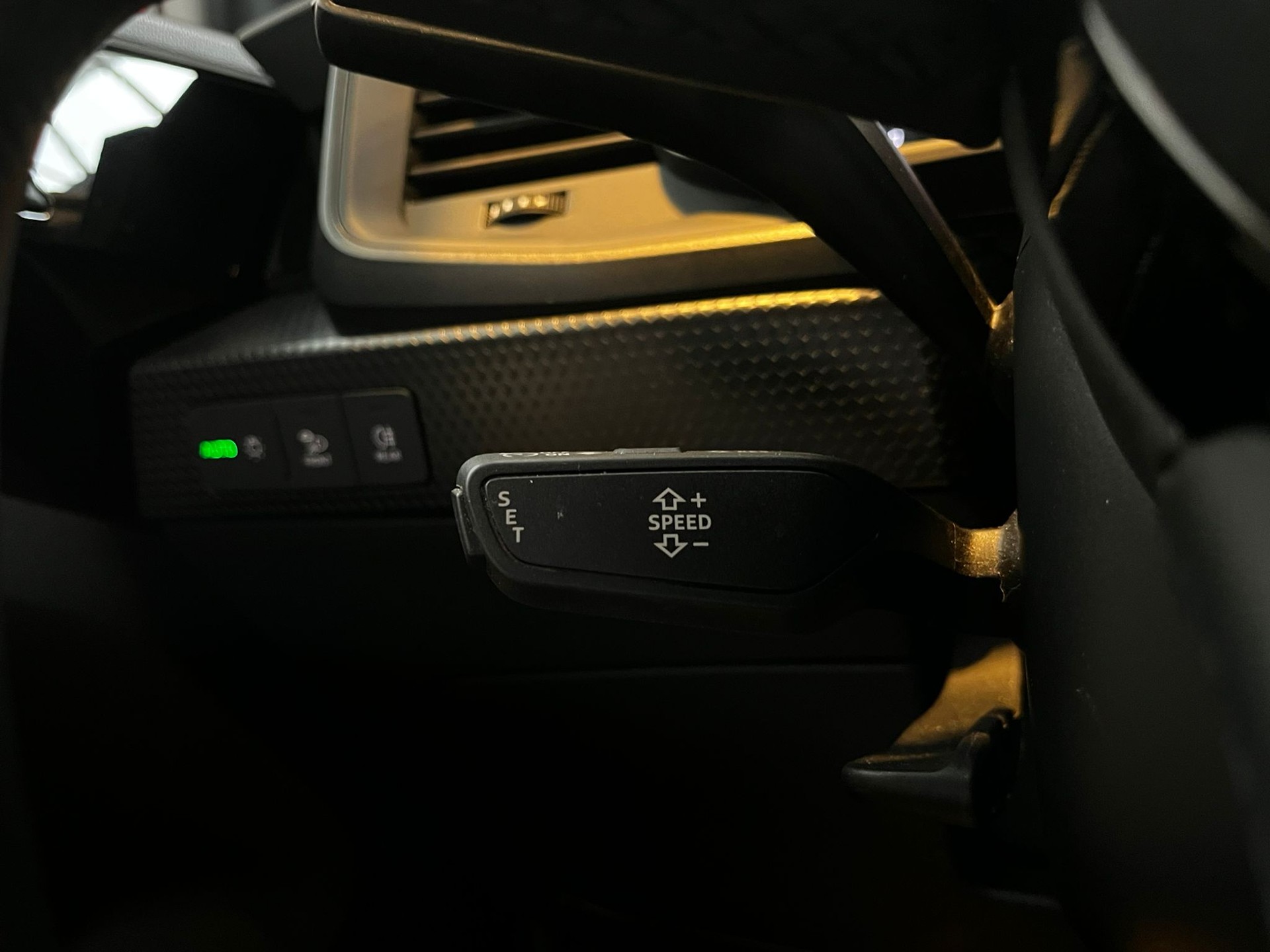 AUDI A1 30 TFSI advanced-image-15