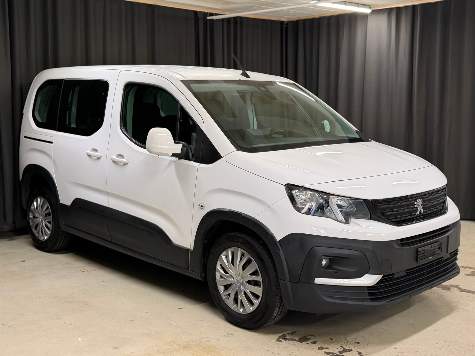 PEUGEOT Rifter 1.2 PureTech Allure EAT8-image-1