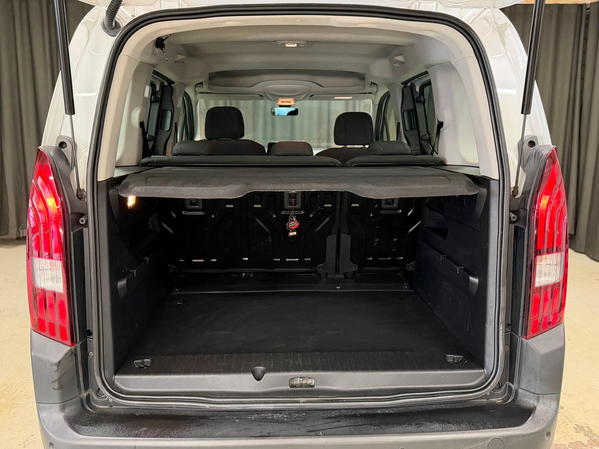 PEUGEOT Rifter 1.2 PureTech Allure EAT8-image-9