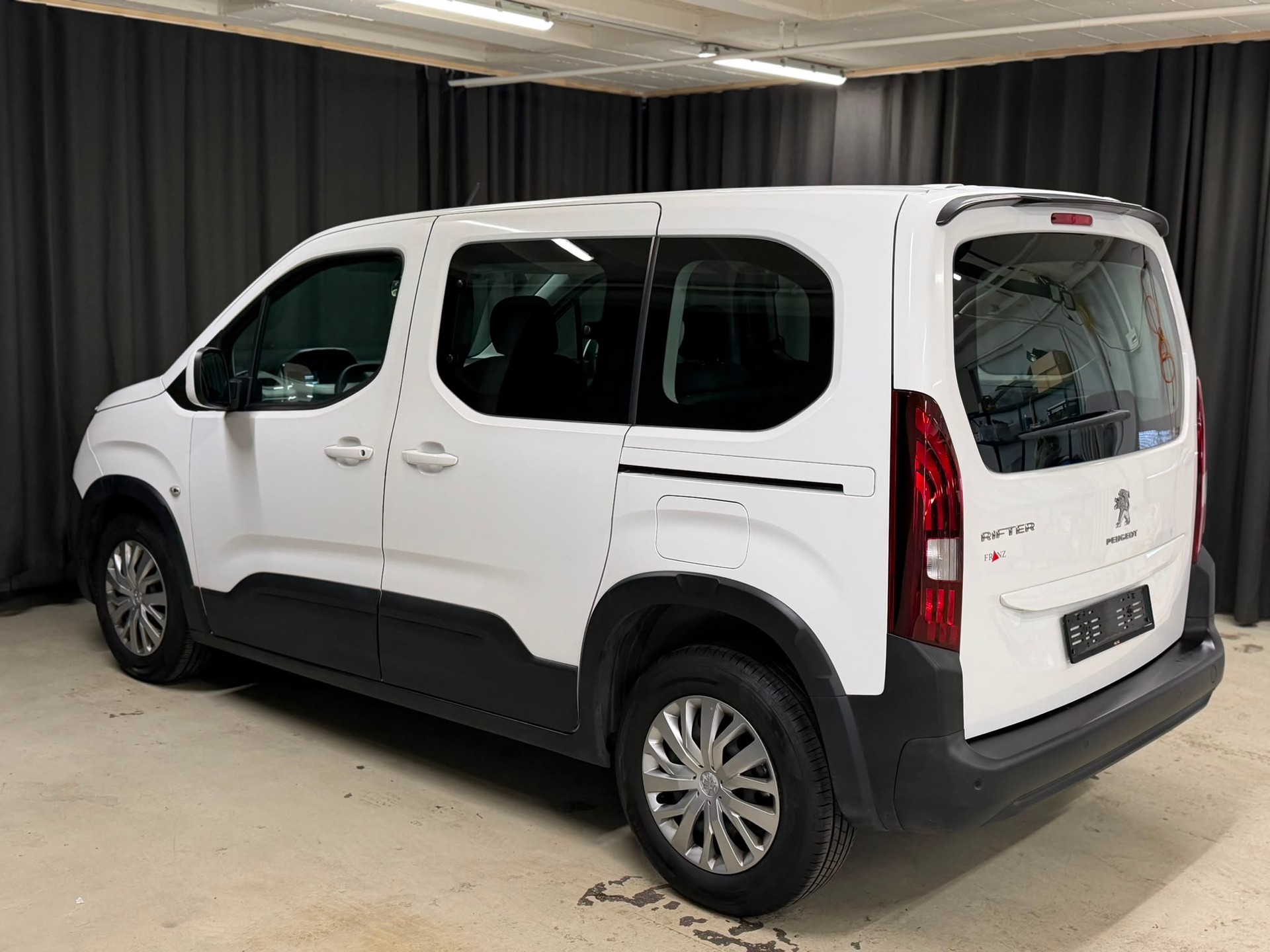 PEUGEOT Rifter 1.2 PureTech Allure EAT8-image-4