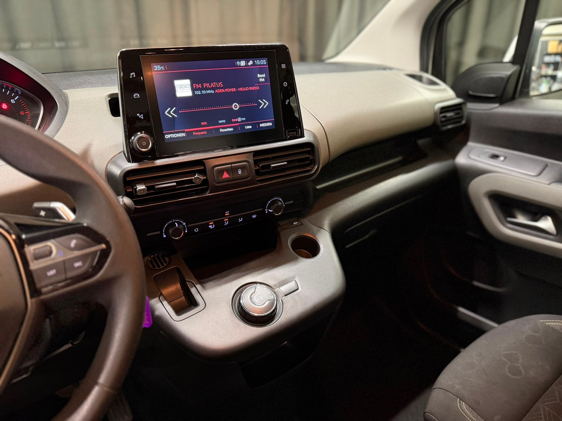 PEUGEOT Rifter 1.2 PureTech Allure EAT8-image-12