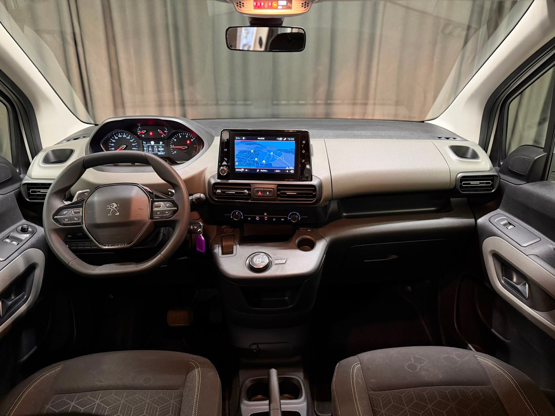 PEUGEOT Rifter 1.2 PureTech Allure EAT8-image-6