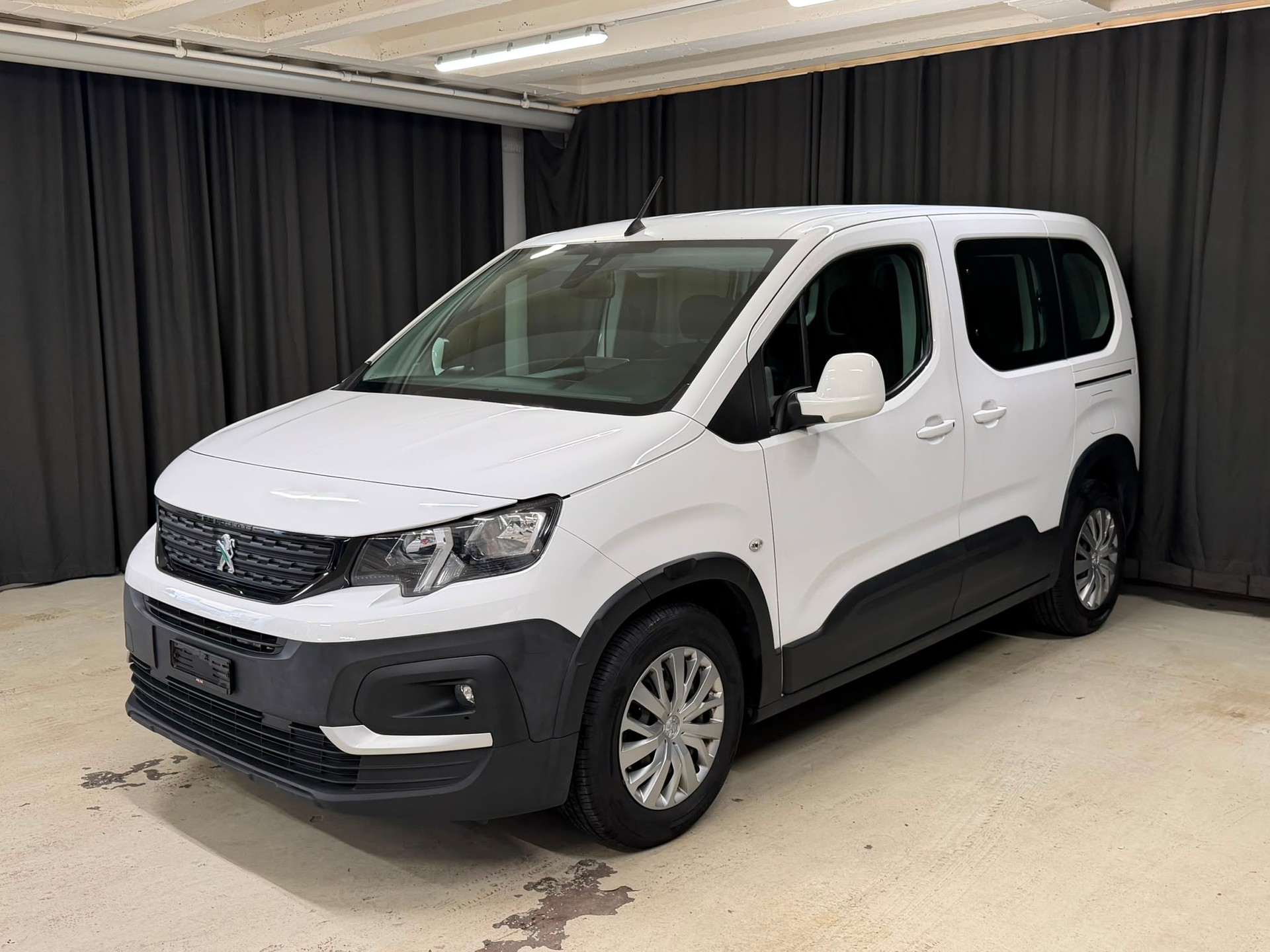 PEUGEOT Rifter 1.2 PureTech Allure EAT8-image-0