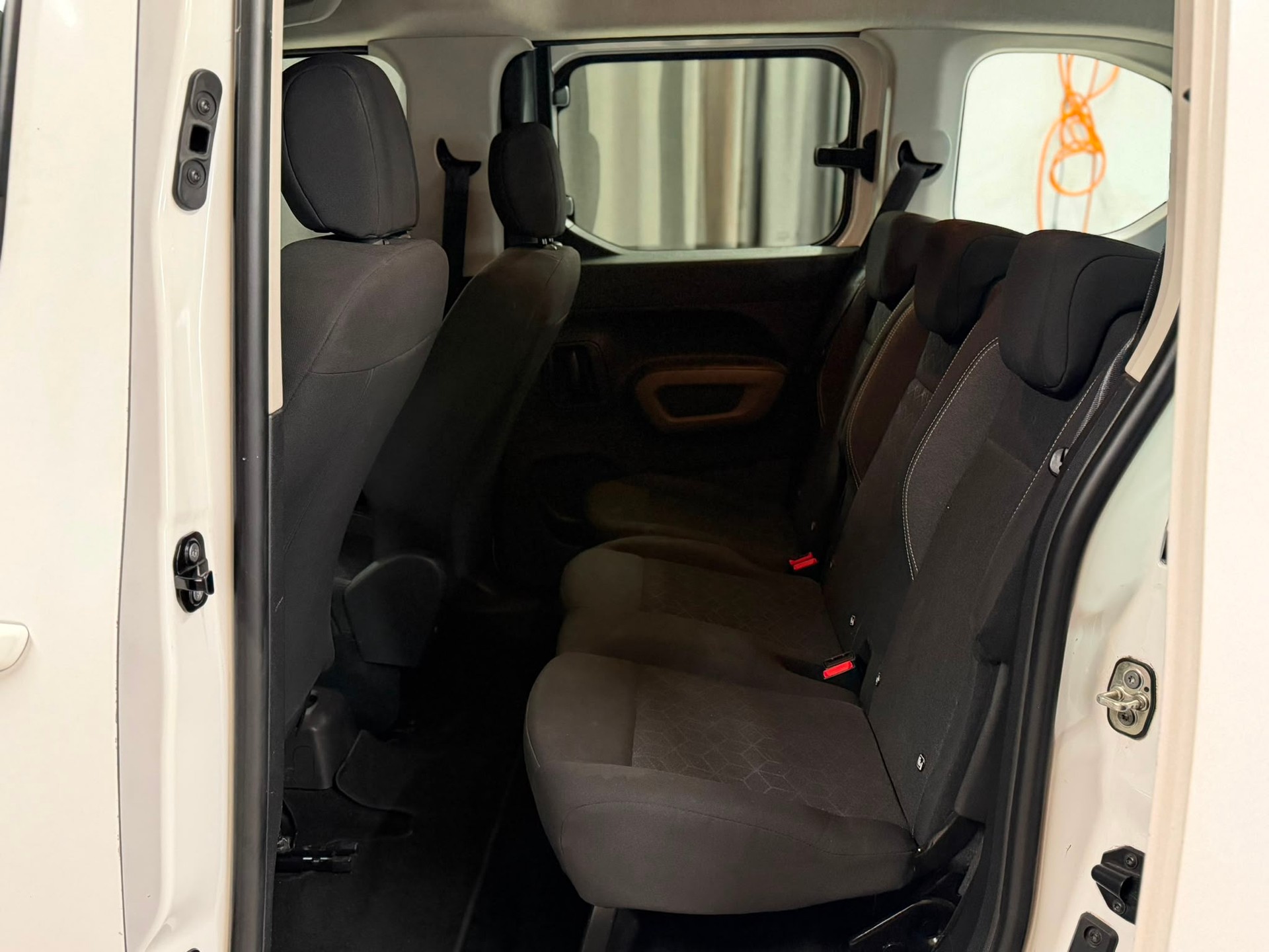 PEUGEOT Rifter 1.2 PureTech Allure EAT8-image-10