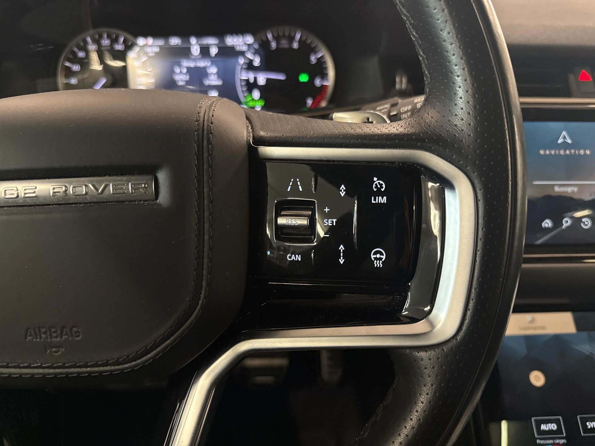 LAND ROVER Range Rover Evoque P 300e SE AT8-image-15