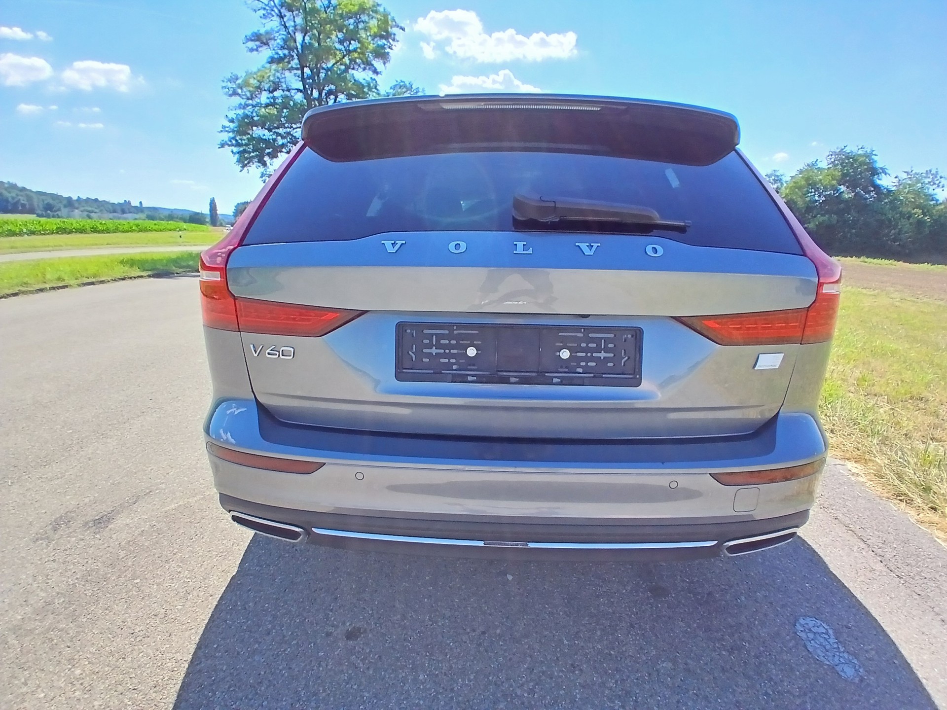 VOLVO V60 T6 eAWD Twin Engine Inscription Geartronic-image-3