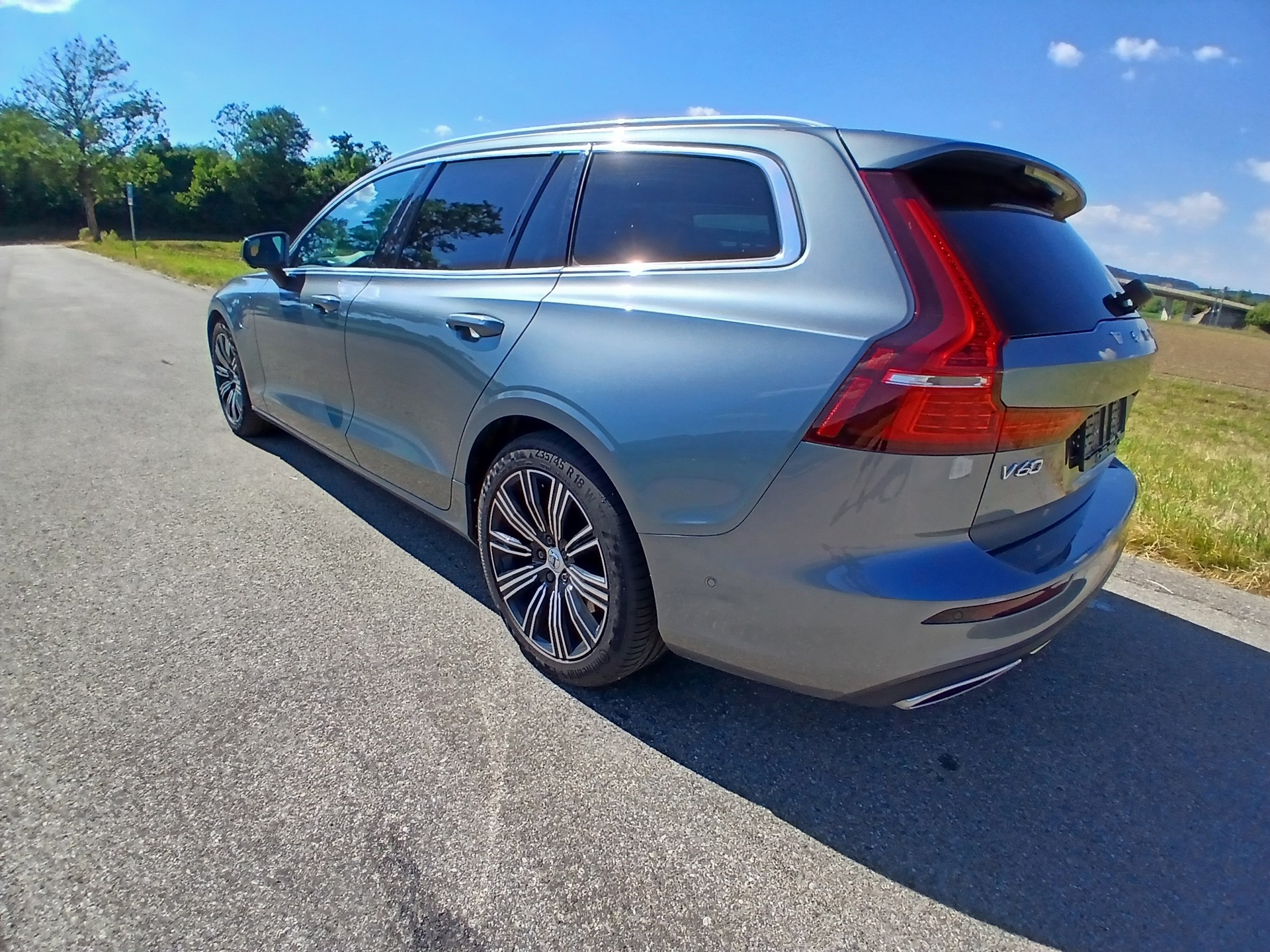 VOLVO V60 T6 eAWD Twin Engine Inscription Geartronic-image-2