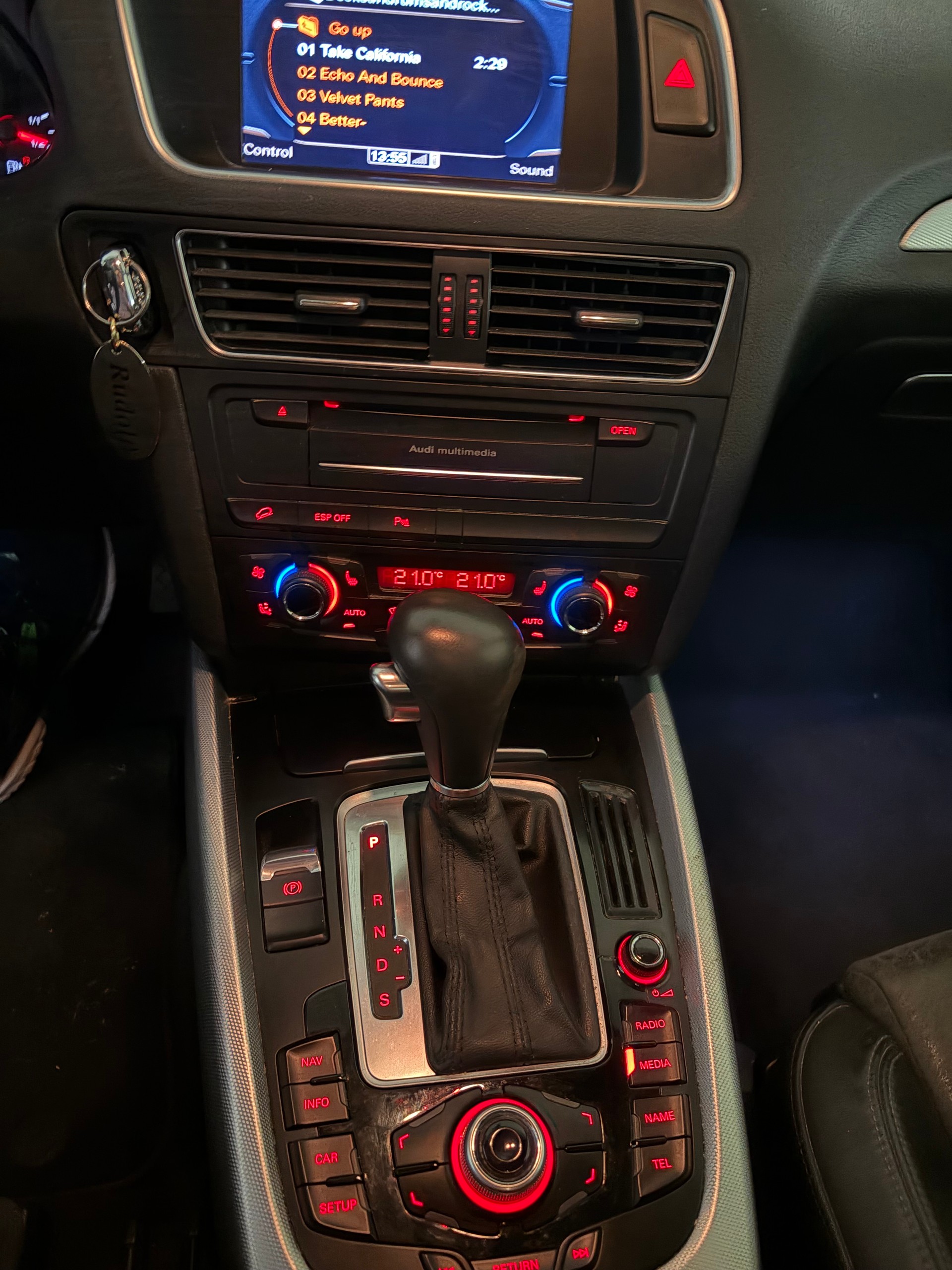 AUDI 3.0 V6 TDI quattro S-Tronic-image-4