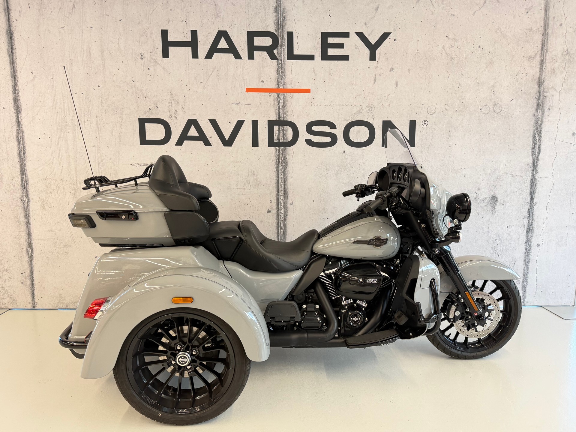 HARLEY-DAVIDSON FLHTCUTG Tri Glide Ultra 114