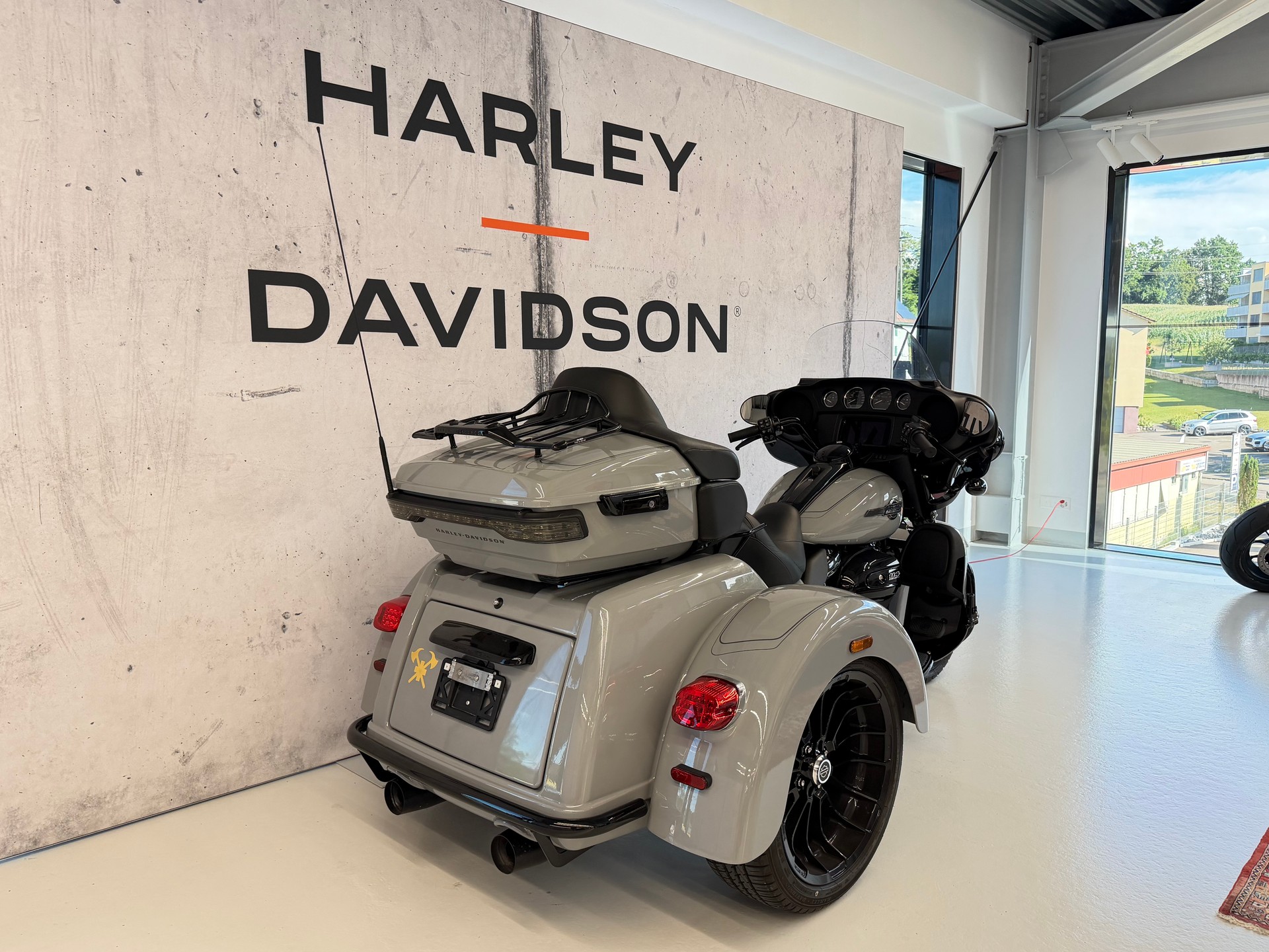 HARLEY-DAVIDSON FLHTCUTG Tri Glide Ultra 114-showroom-element-2