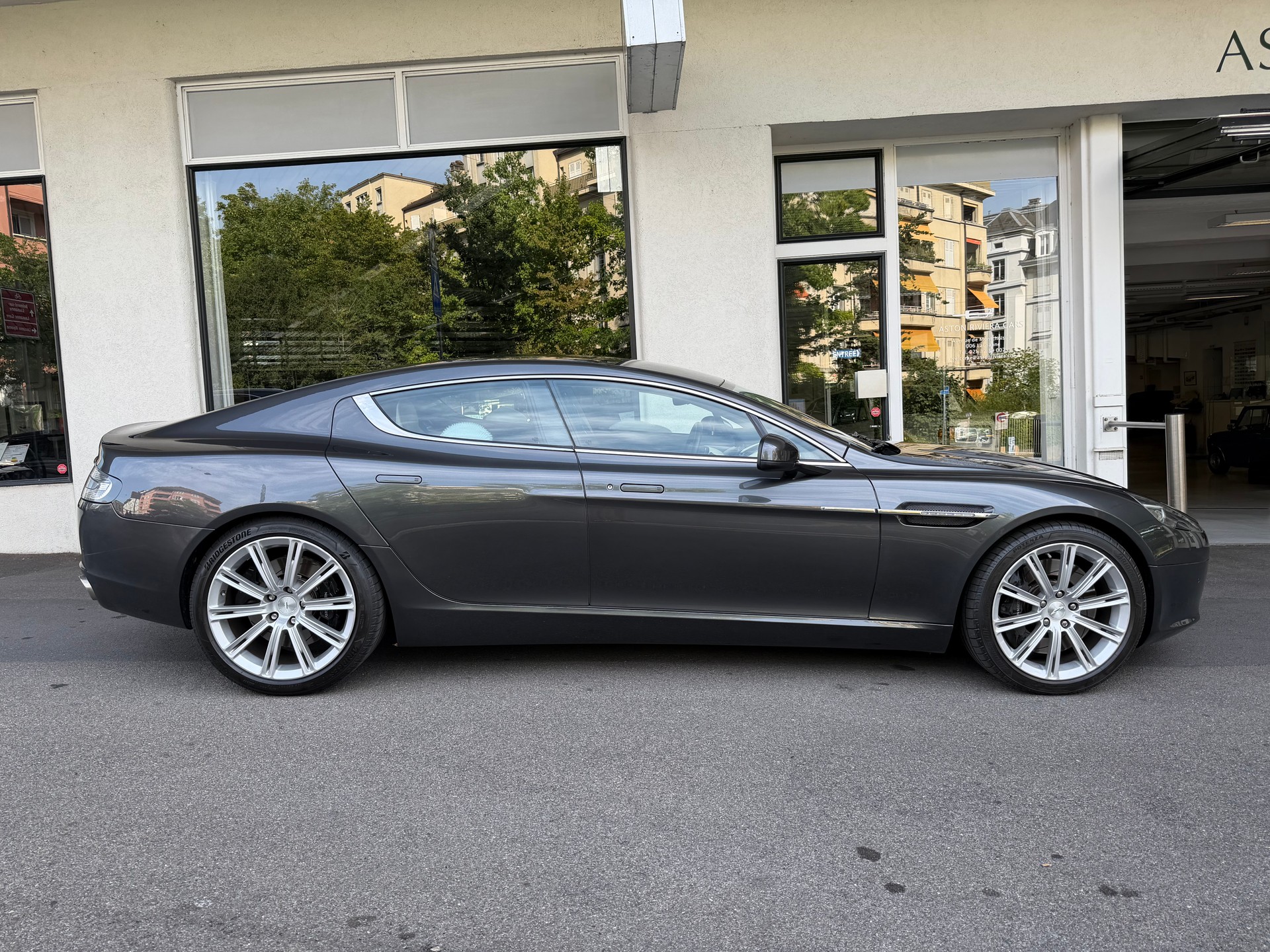 ASTON MARTIN Rapide 5.9 V12 Touchtronic 2-image-4