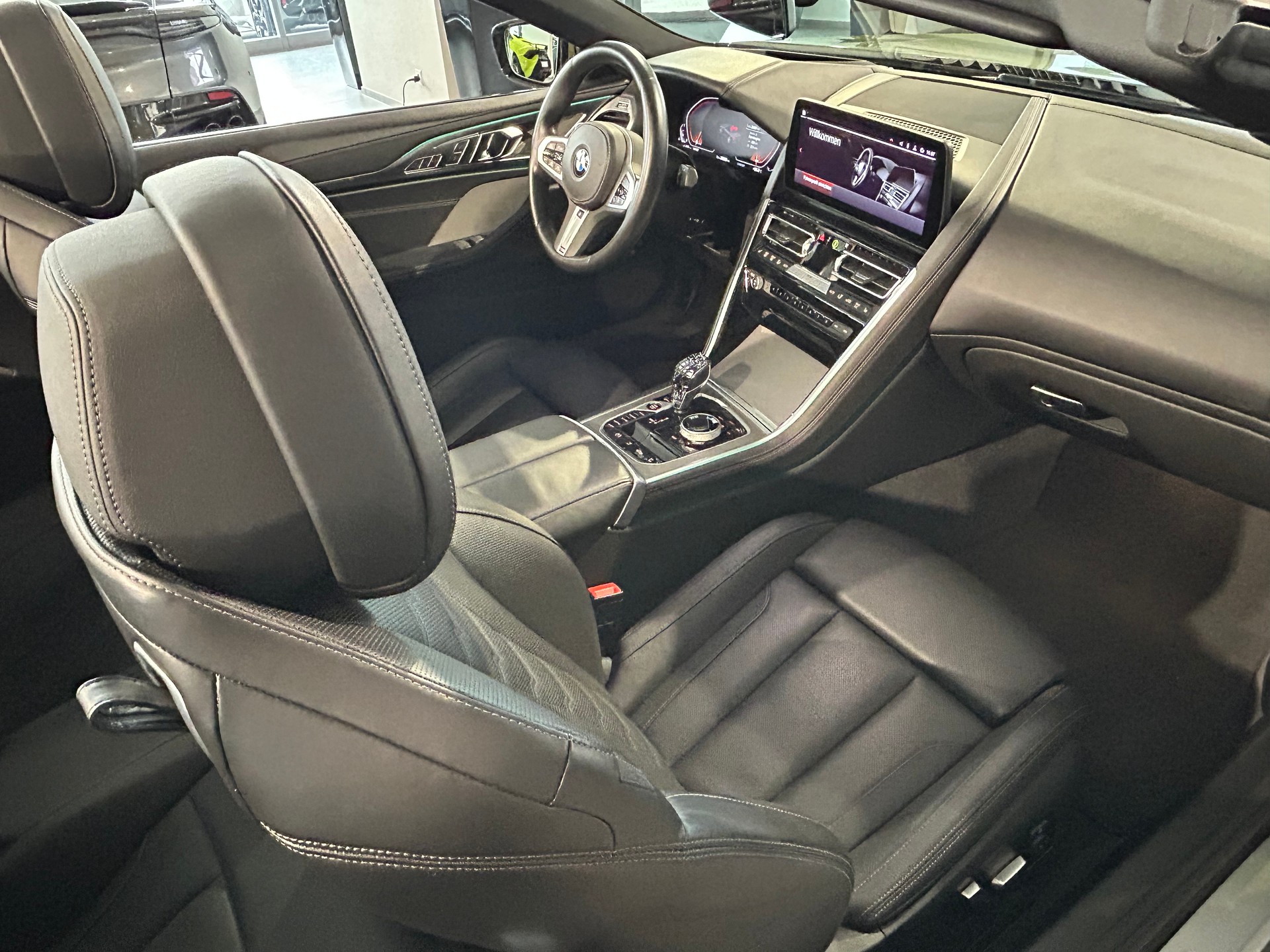 BMW 840i xDrive M Sport Pro Steptronic-image-17