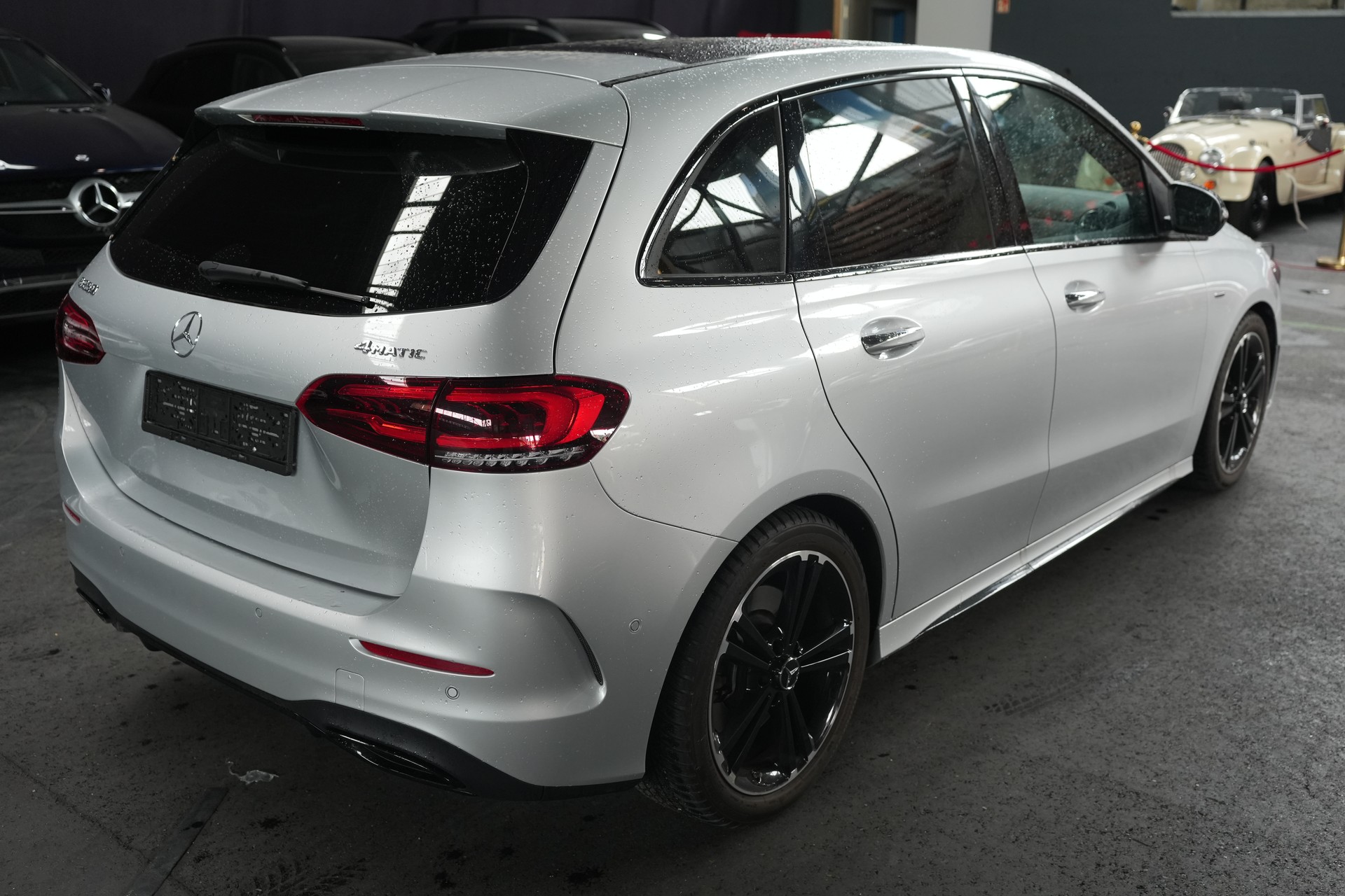 MERCEDES-BENZ B 250 AMG Line-image-3