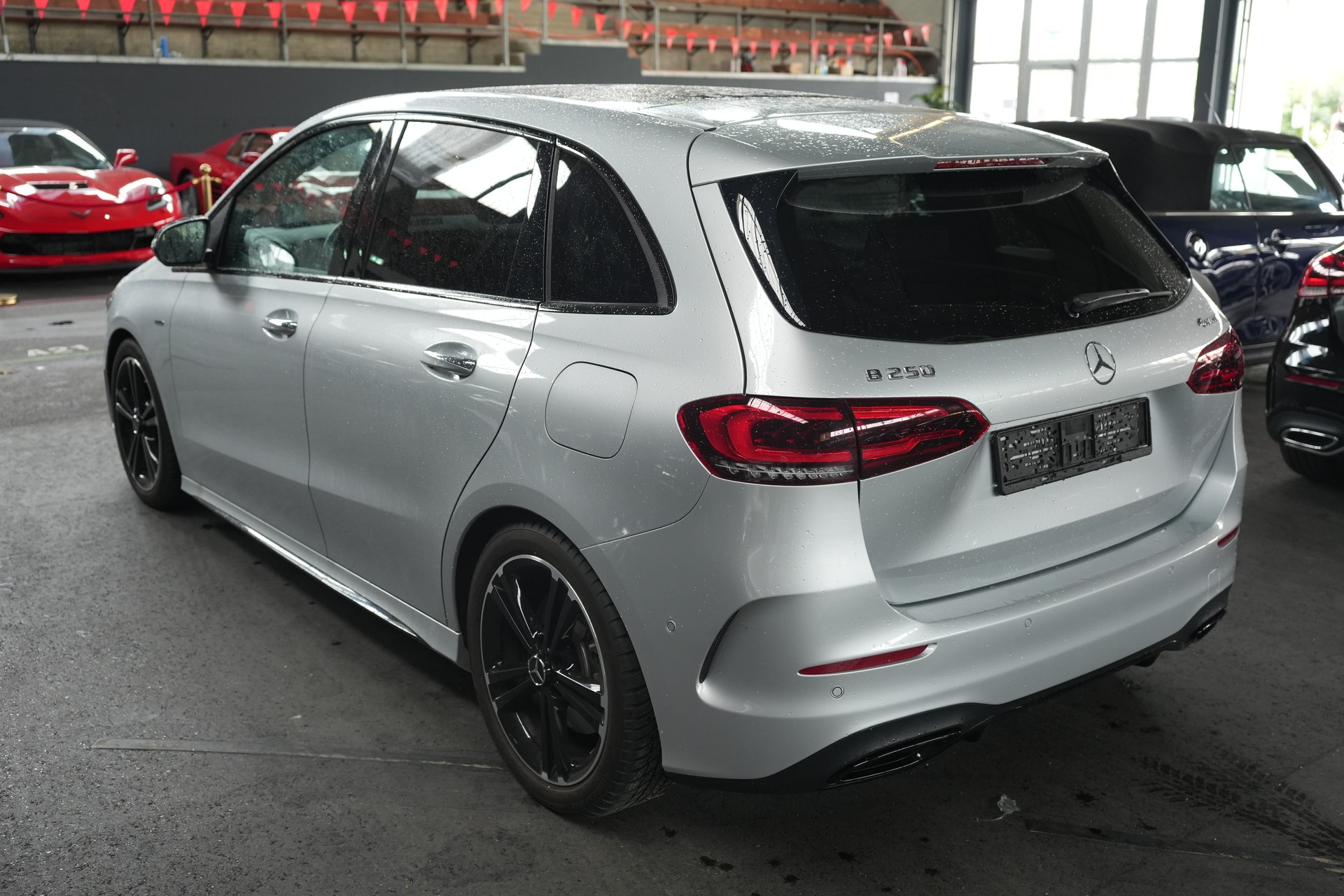 MERCEDES-BENZ B 250 AMG Line-image-1