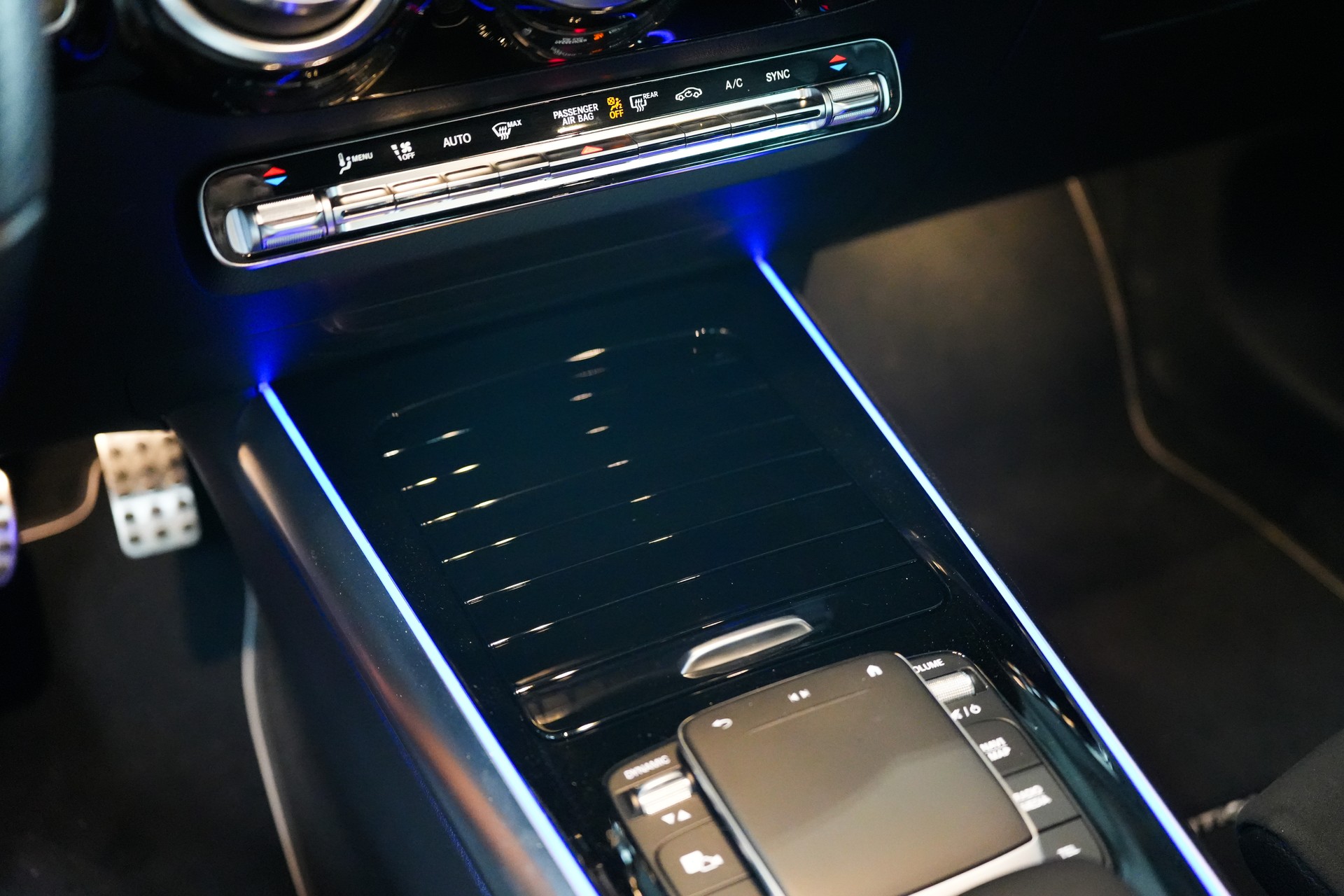 MERCEDES-BENZ B 250 AMG Line-image-9