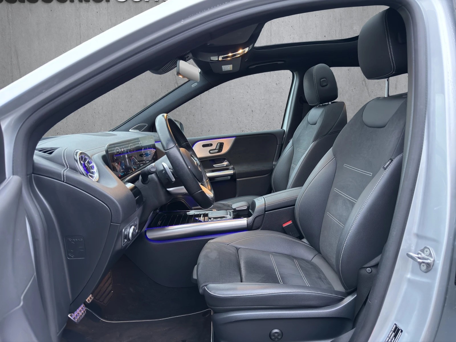 MERCEDES-BENZ B 250 AMG Line-image-12