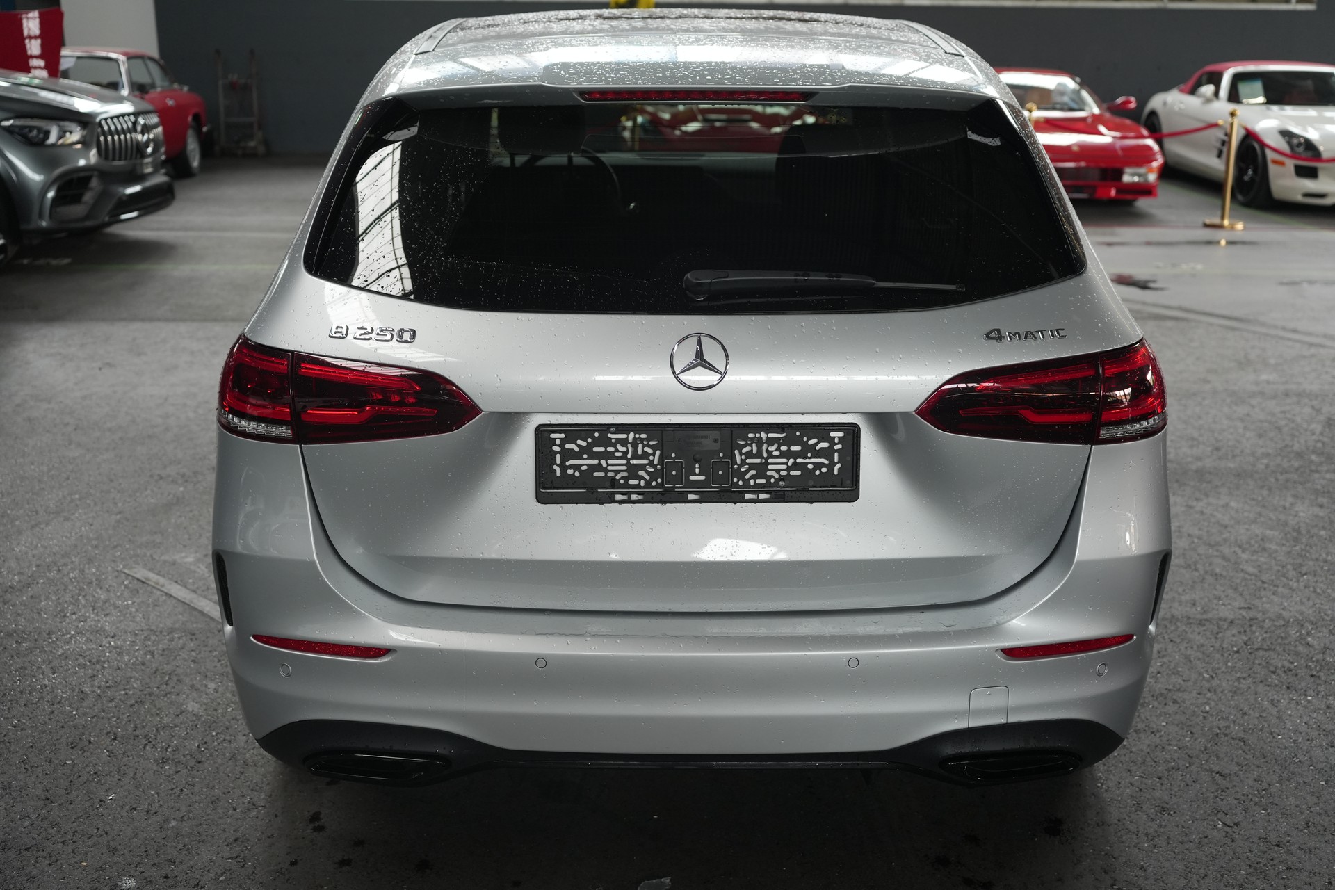 MERCEDES-BENZ B 250 AMG Line-image-2