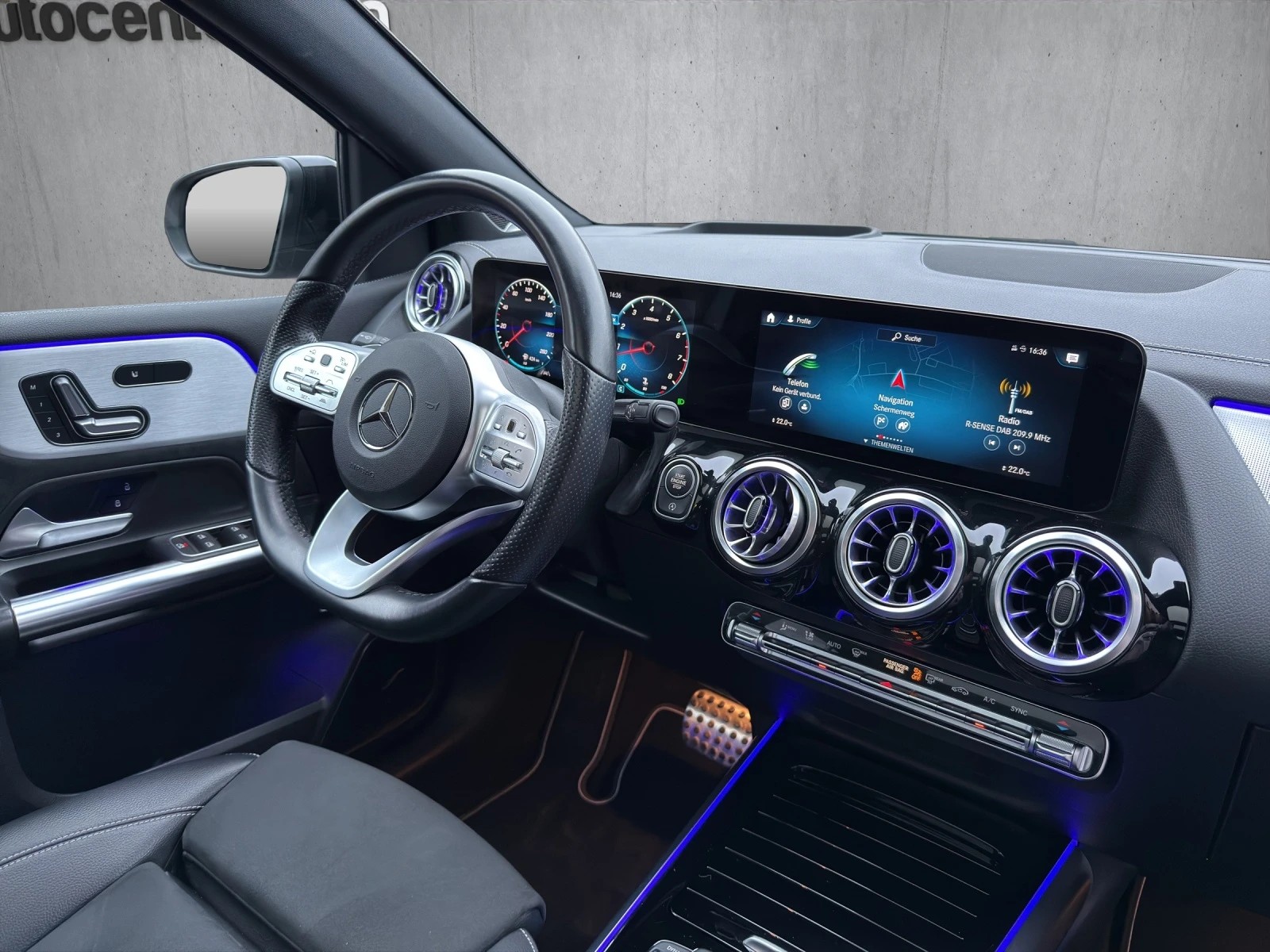 MERCEDES-BENZ B 250 AMG Line-image-10