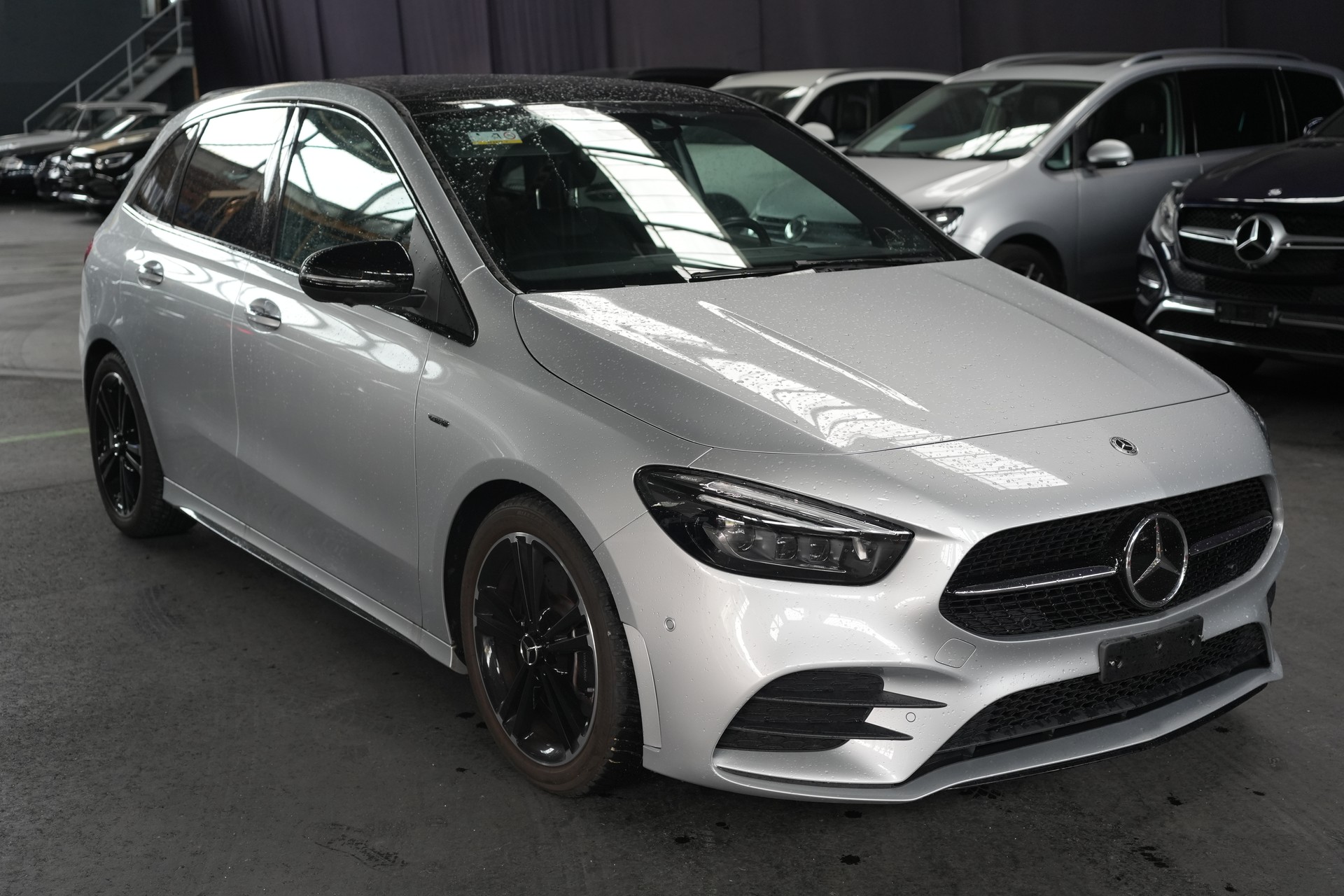 MERCEDES-BENZ B 250 AMG Line-image-4