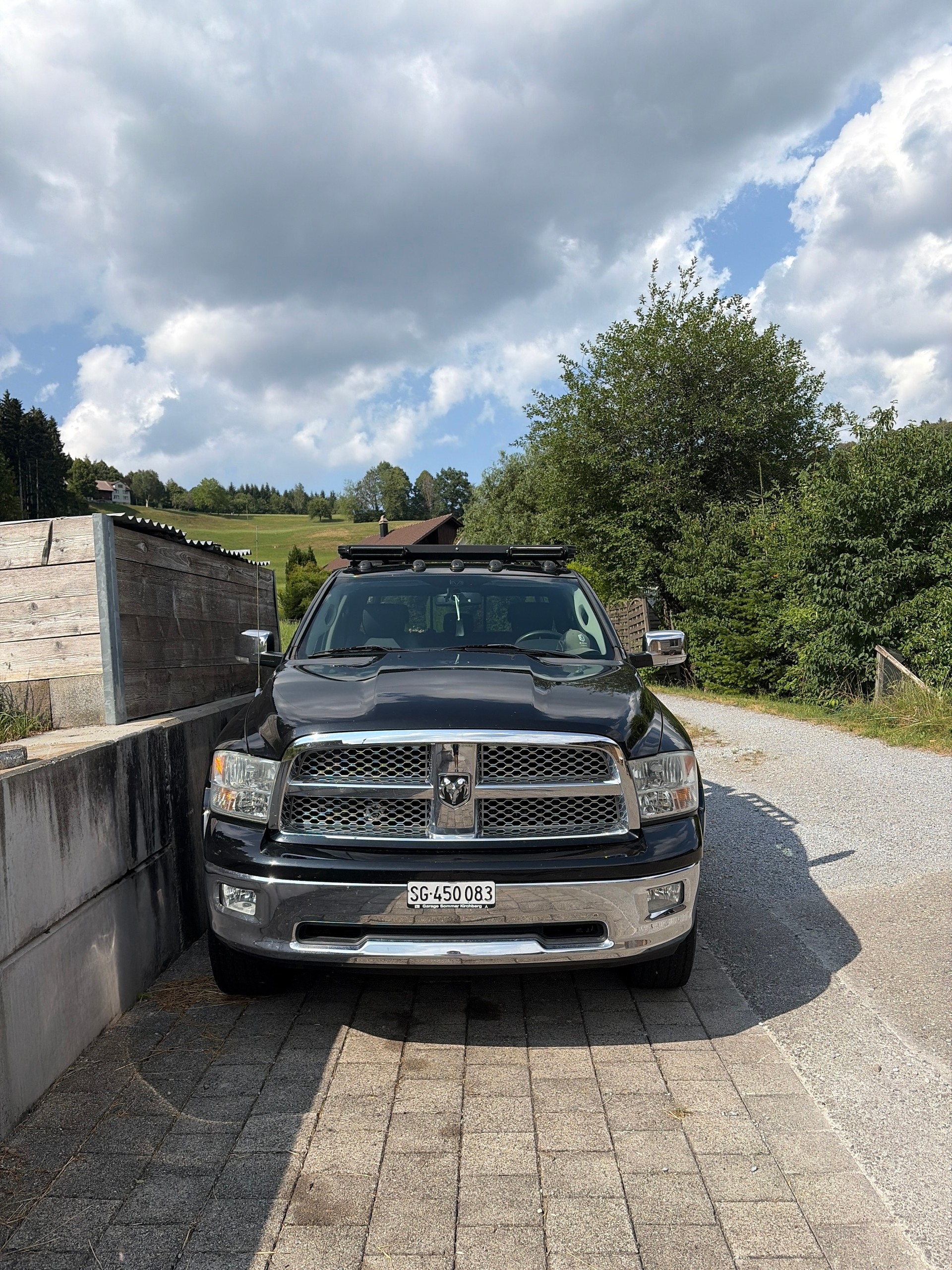 DODGE 1500 Laramie-image-1