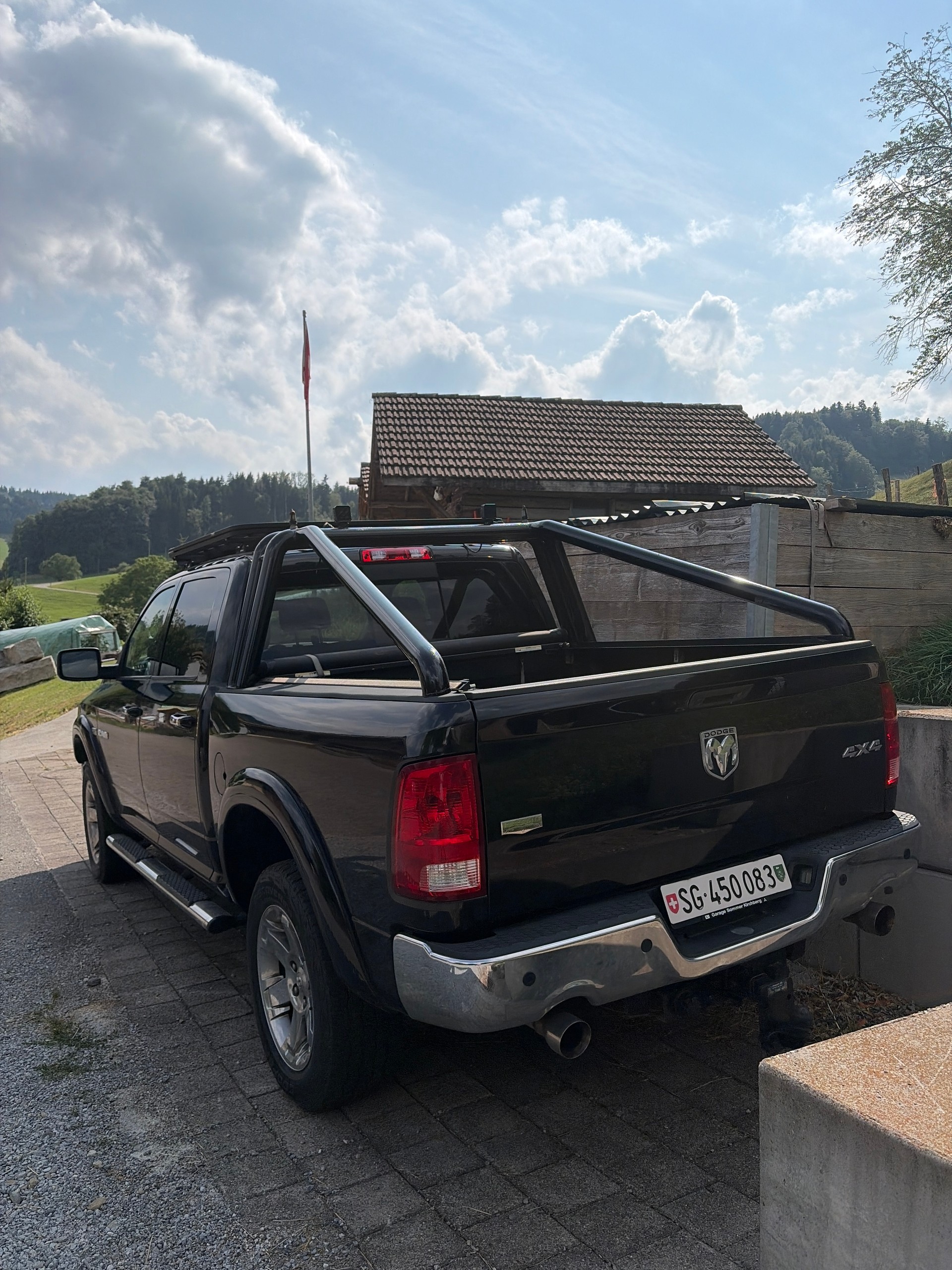 DODGE 1500 Laramie-image-3