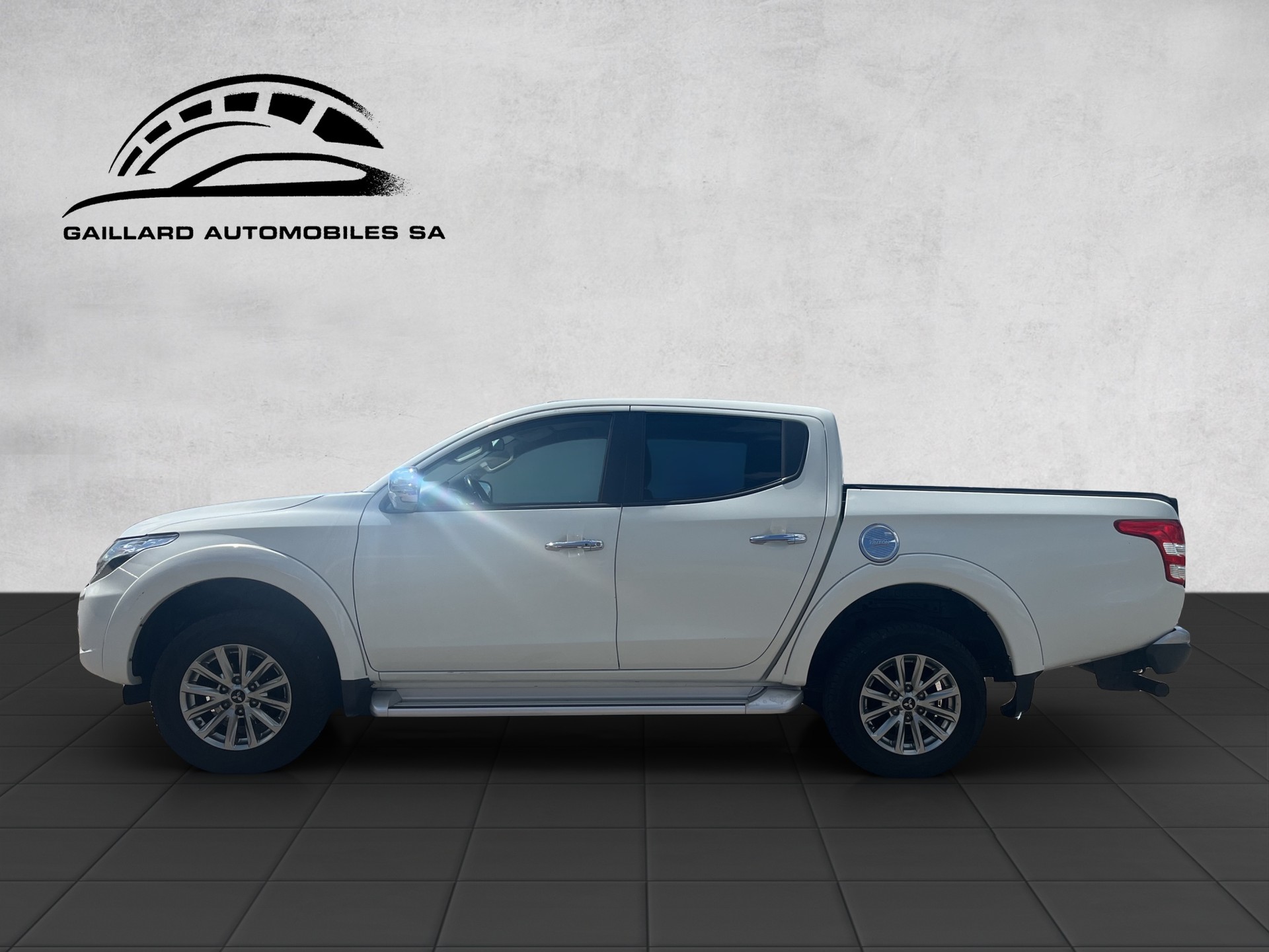 MITSUBISHI L 200 2.4 Style Double Cab A-image-1