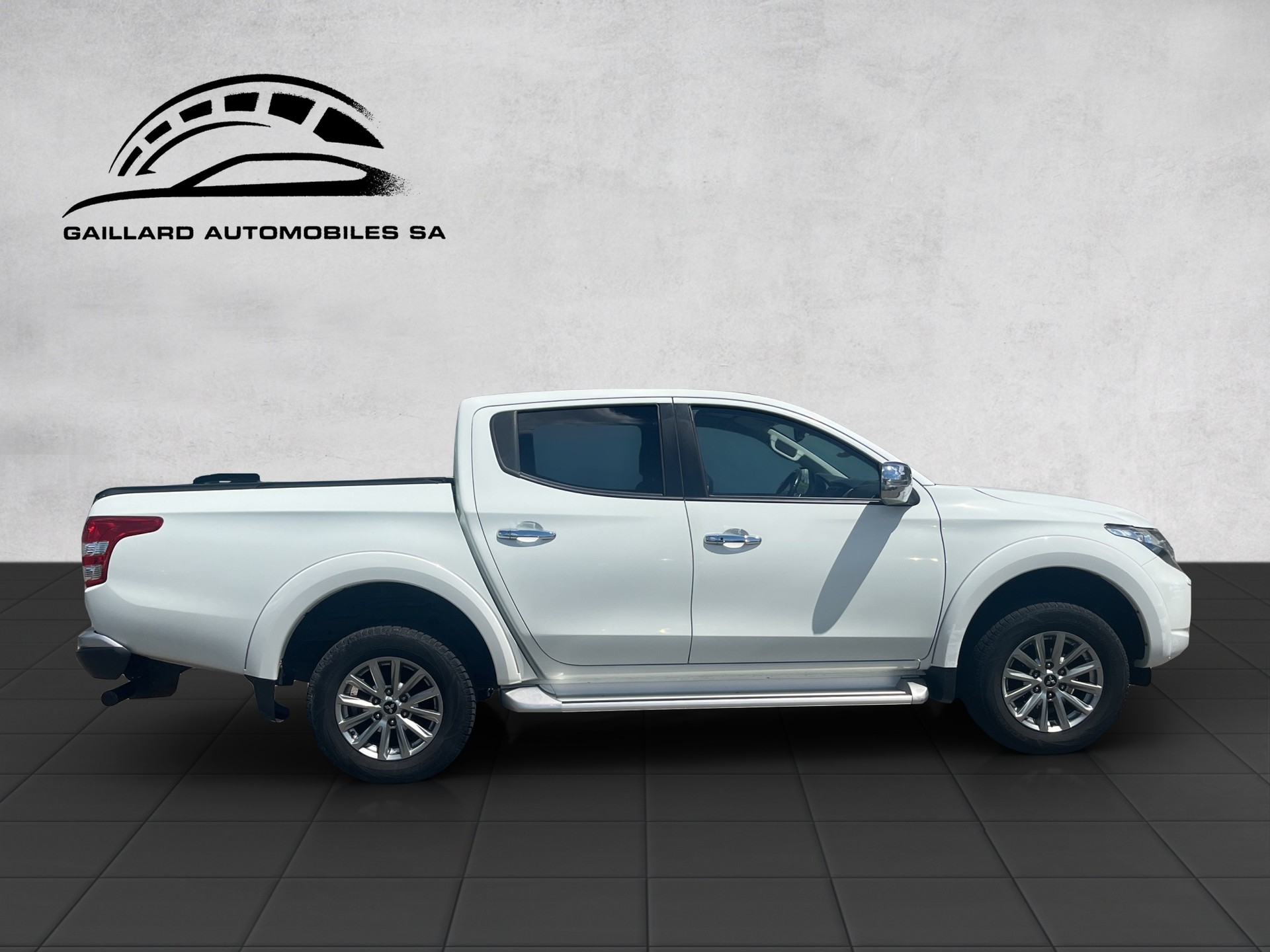 MITSUBISHI L 200 2.4 Style Double Cab A-image-4