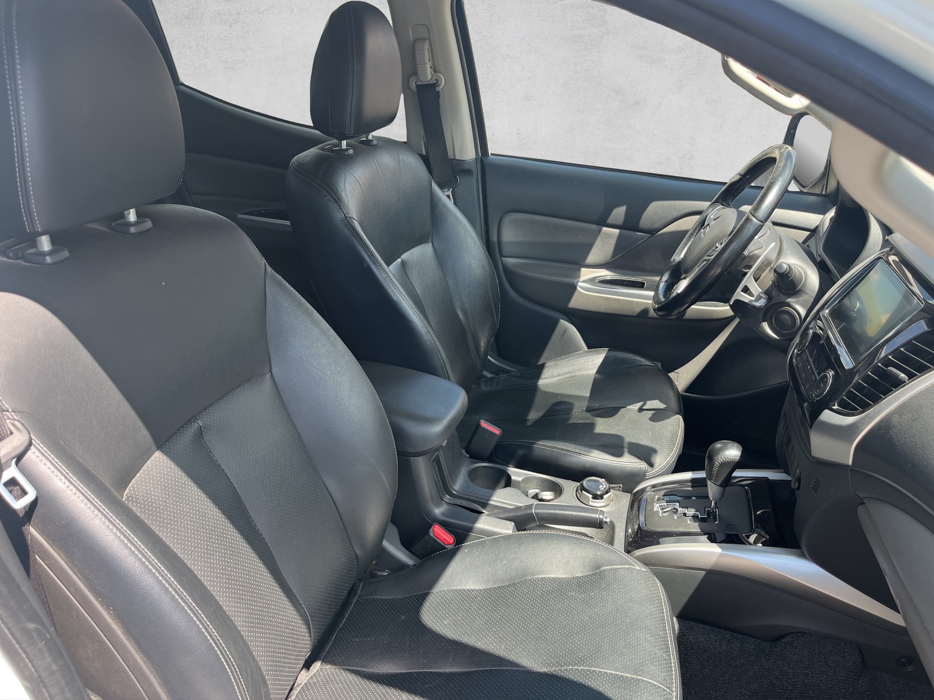MITSUBISHI L 200 2.4 Style Double Cab A-image-10