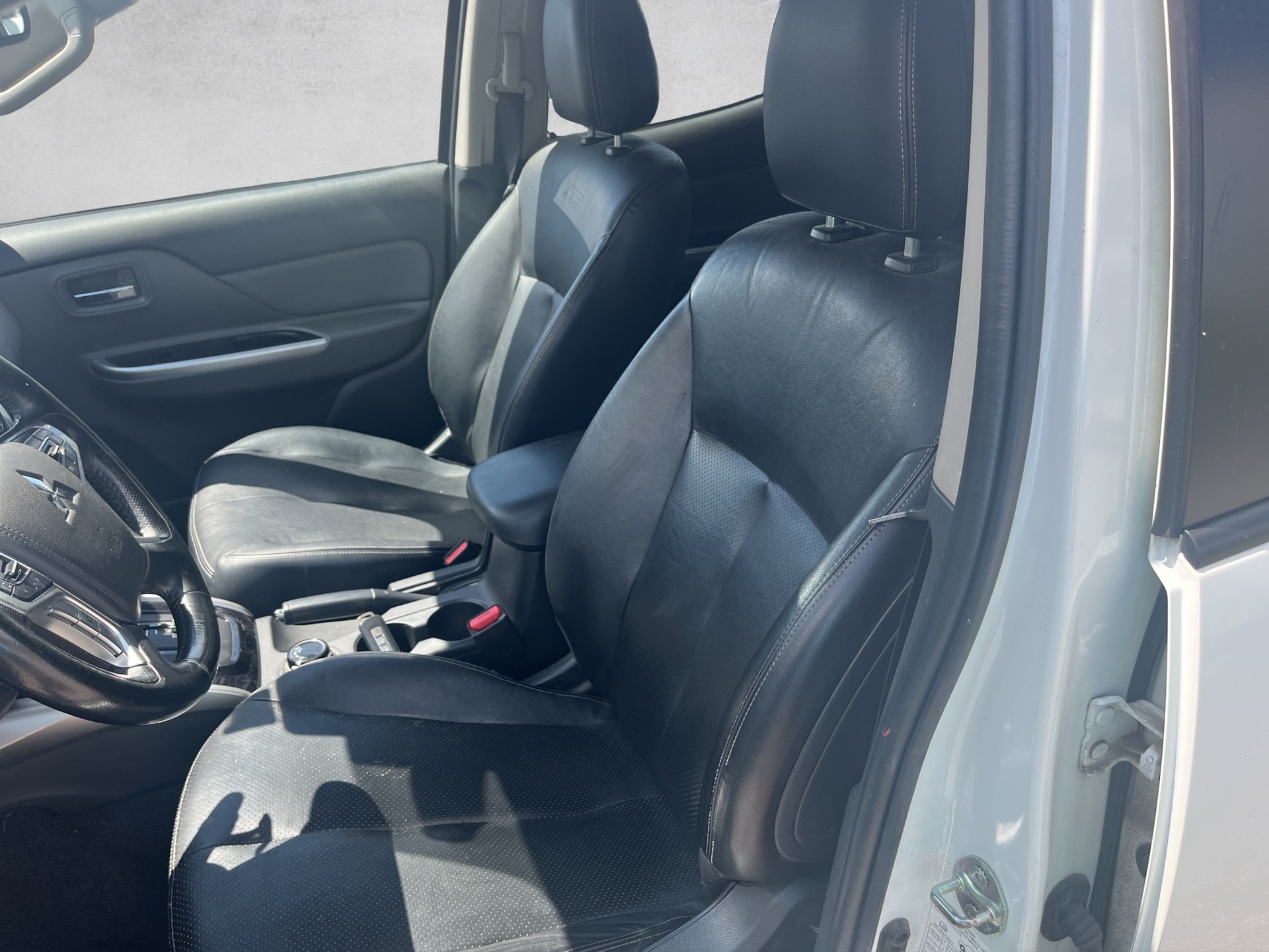 MITSUBISHI L 200 2.4 Style Double Cab A-image-9