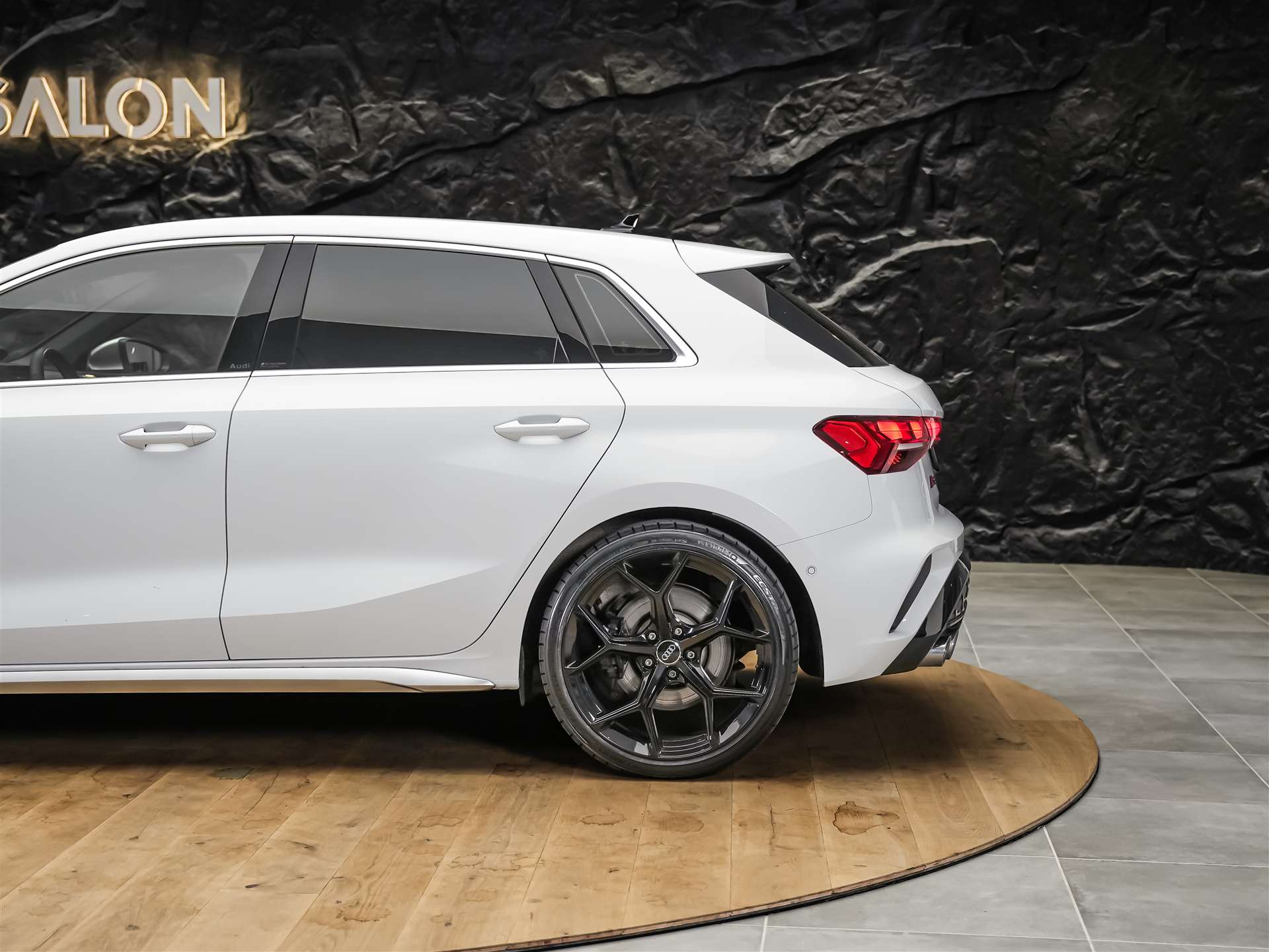 AUDI S3 Sportback TFSI quattro S-tronic *Facelift*Abstandsregler*19" Felgen*Sitzheizung*-image-17