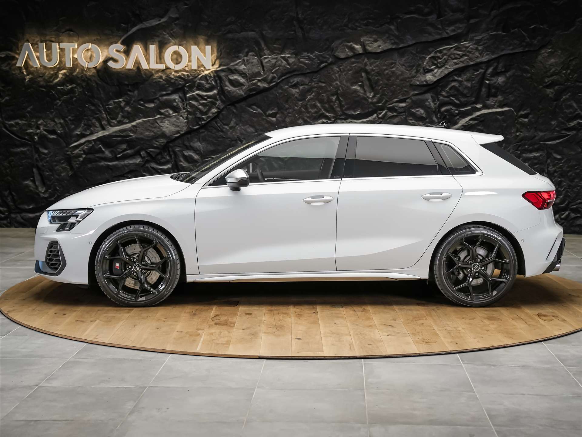 AUDI S3 Sportback TFSI quattro S-tronic *Facelift*Abstandsregler*19" Felgen*Sitzheizung*-image-1
